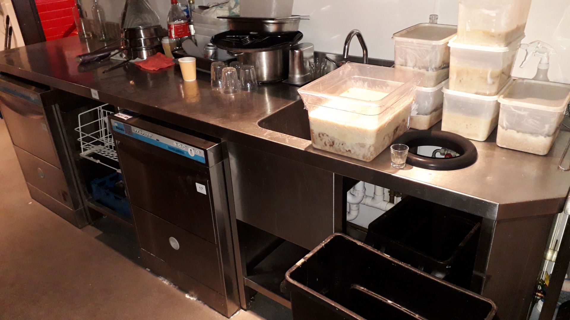 Stainless steel Counter Section, 3000mm fitted hand wash sink - Image 2 of 4