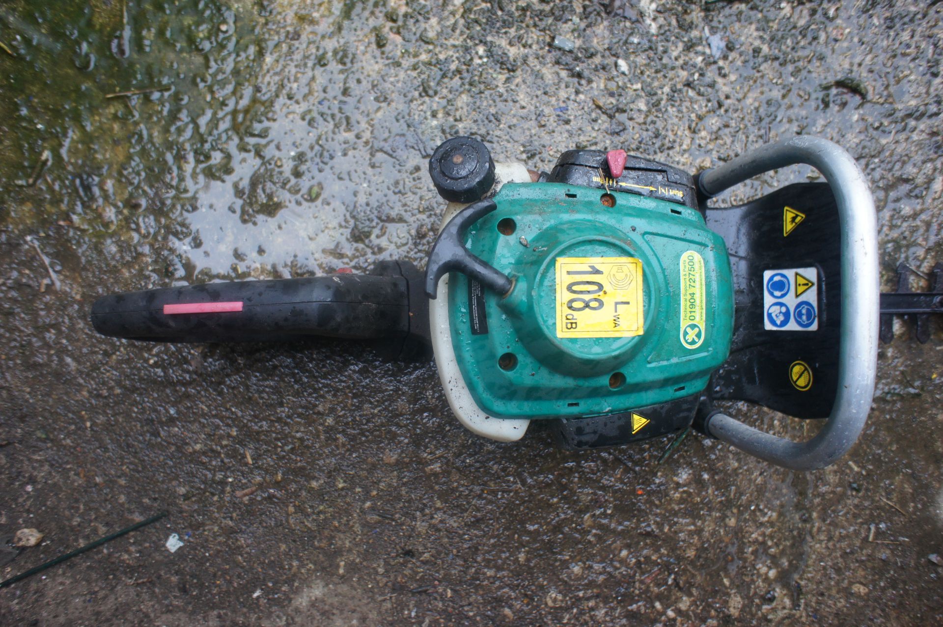 Qualcast petrol driven hedge cutter - Image 5 of 5