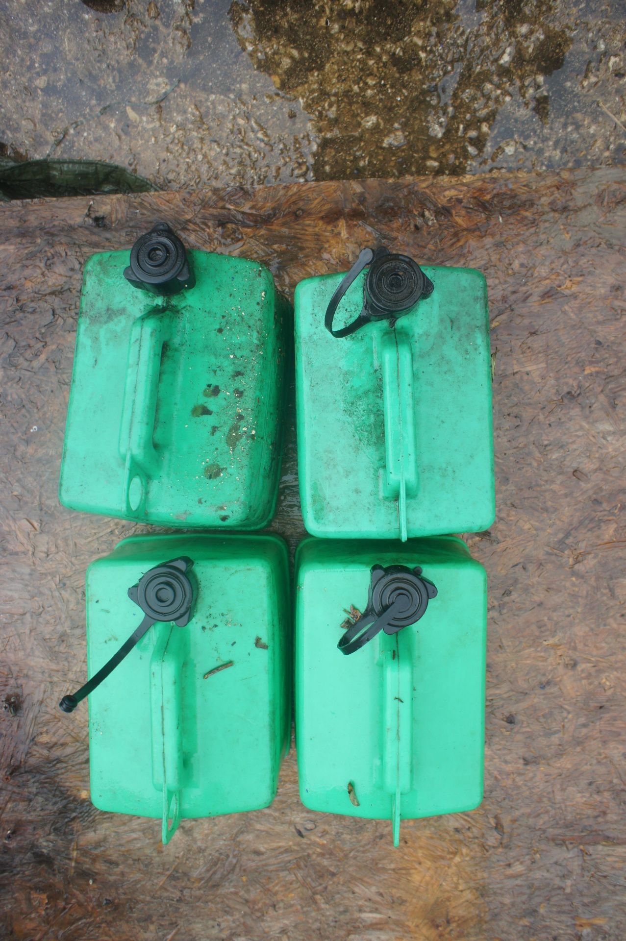4 x Unleaded plastic Petrol Cans - Image 2 of 3