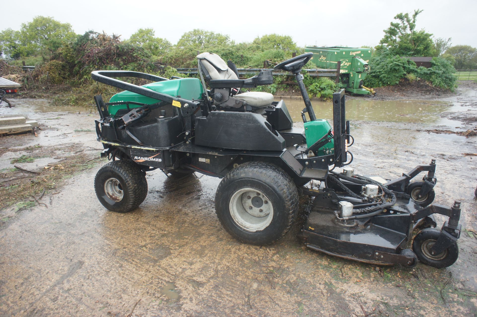 Ransomes HR300 Rotary Ride-On Mower, diesel engine, 60 in. cutting deck, ROPS bar, hazard led kit, - Image 4 of 20