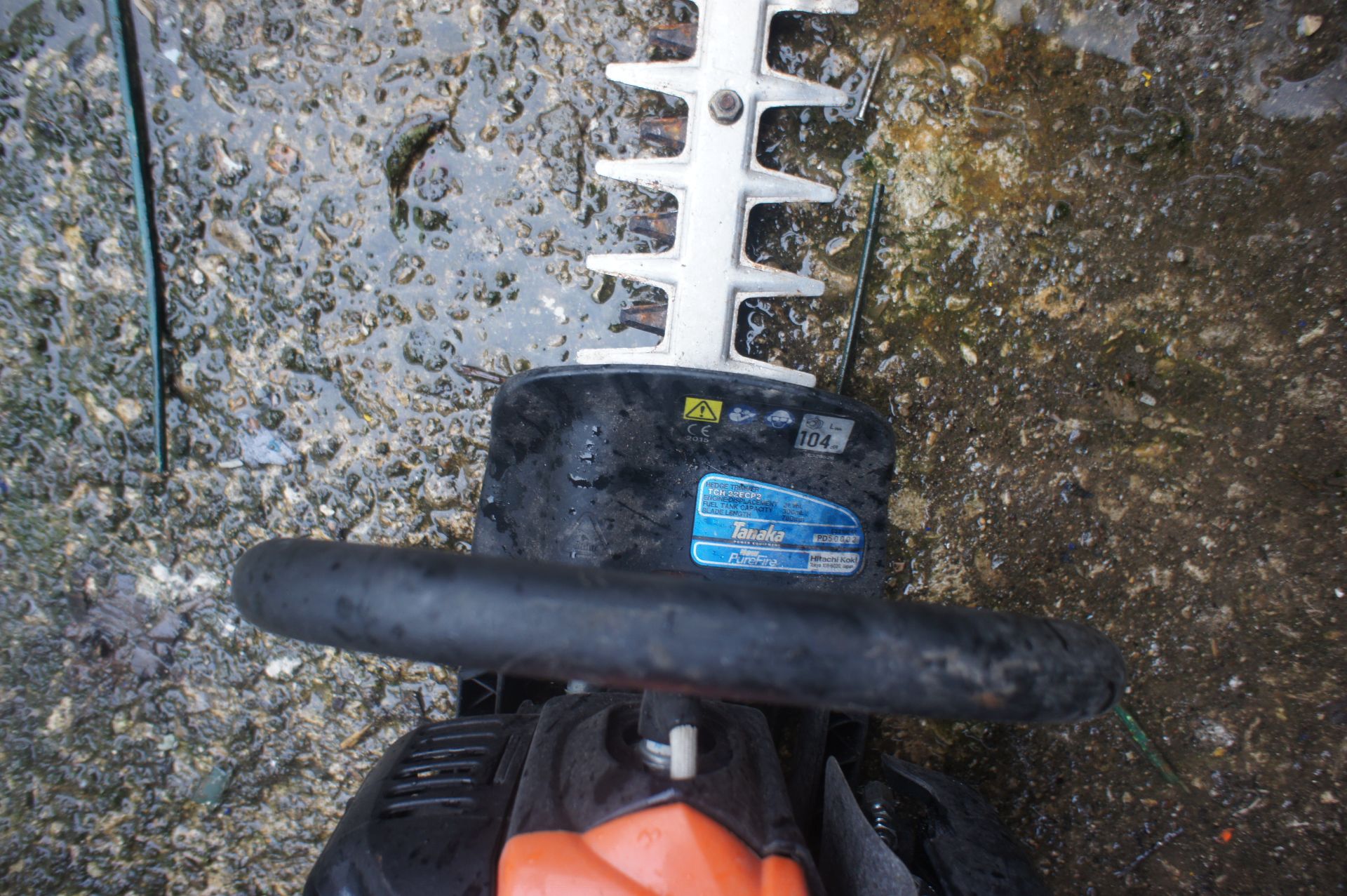 Tanaka THT-22 petrol driven hedge cutter - Image 6 of 6