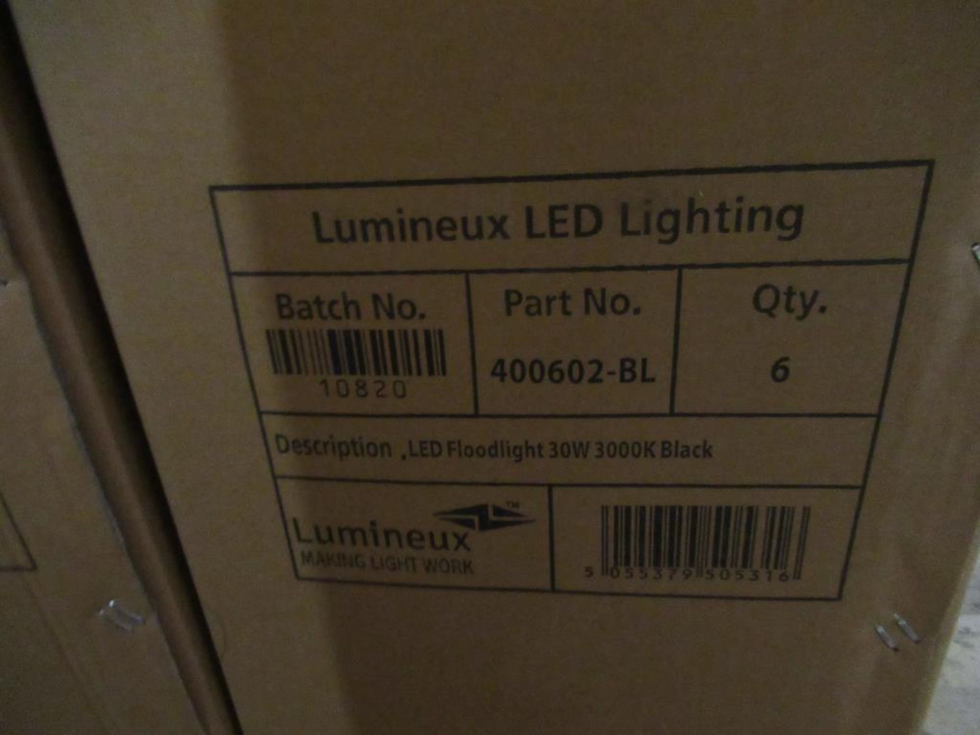 18 x LED 30W High Powered Floodlight 3000K Black OEM Trade Price £252 - Image 3 of 3