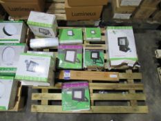 1 x Lumineux 30W LED PIR Floodlight 85-265V 4000K, 3 x Lumineux 30W LED Floodlight 85-265V 4000K,