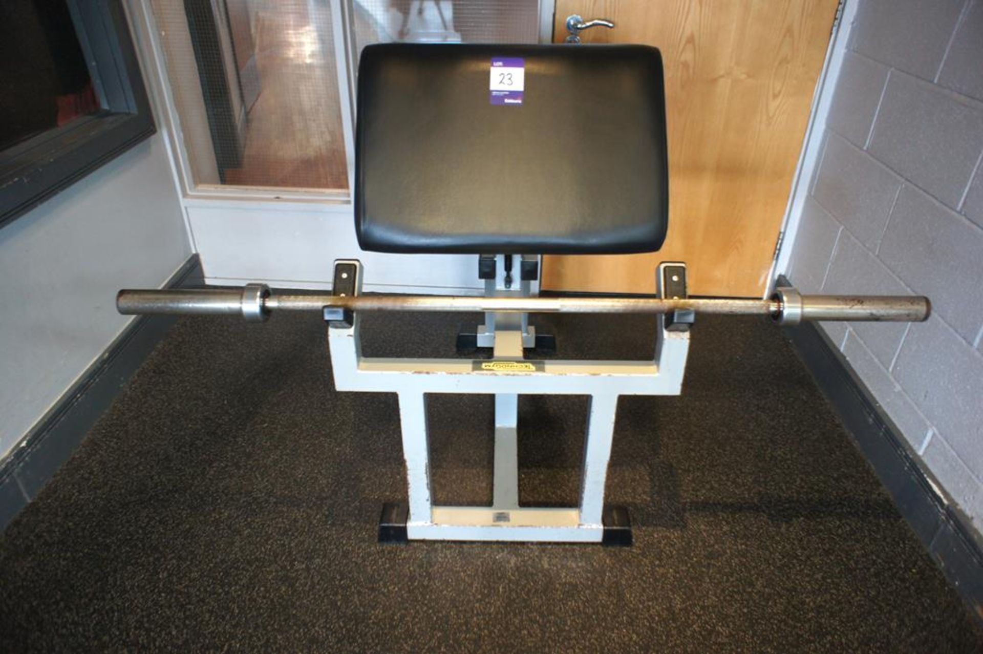 Technogym Curl Station with bar - Image 2 of 2