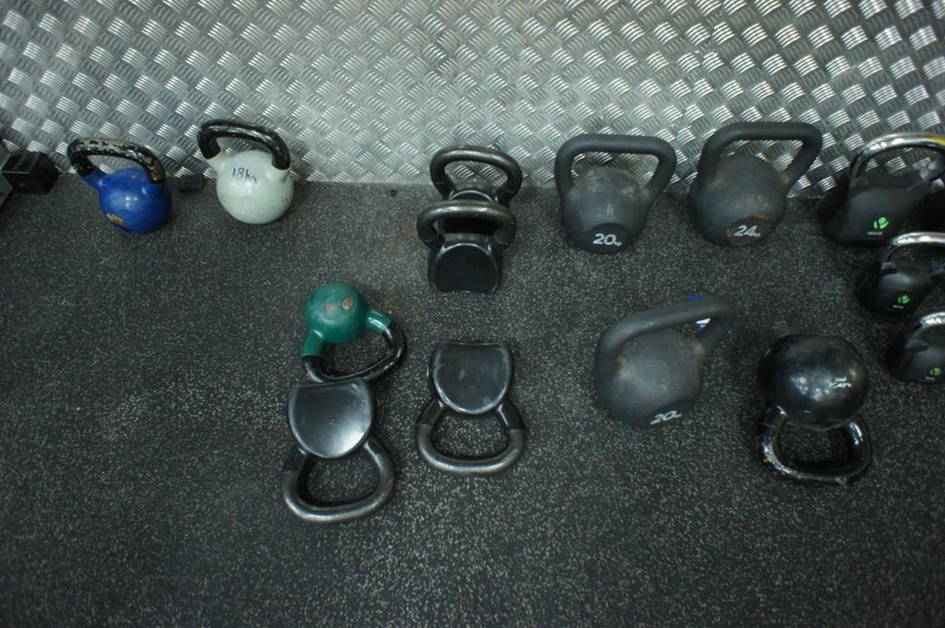 Qty of various kettlebell weights - Image 3 of 3