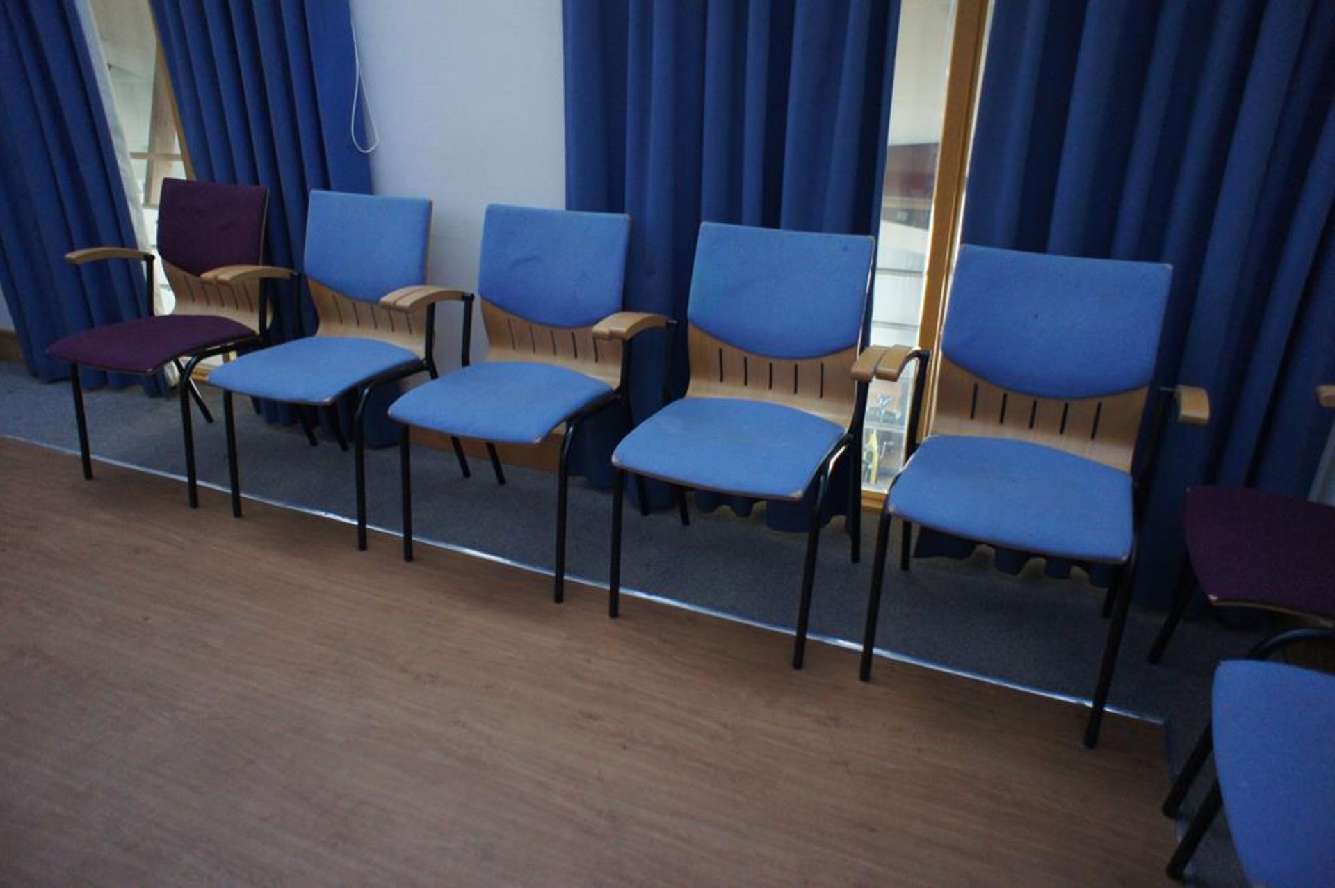 9 x Various Reception Chairs - Image 2 of 2