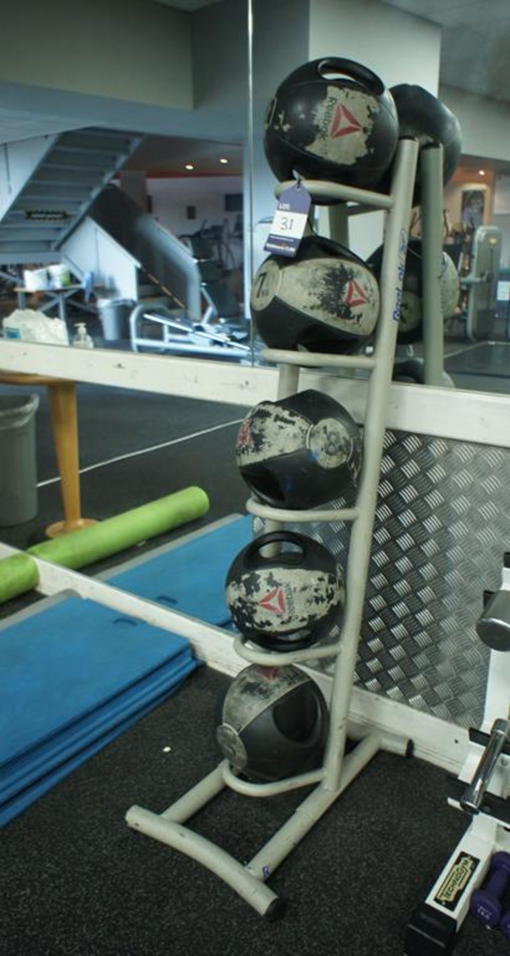 Reebok Medicine Ball Stand with 5 medicine balls - Image 2 of 2