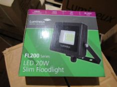 40 x LED 20W Slim Floodlight 4000K 85-265V OEM Trade Price £960