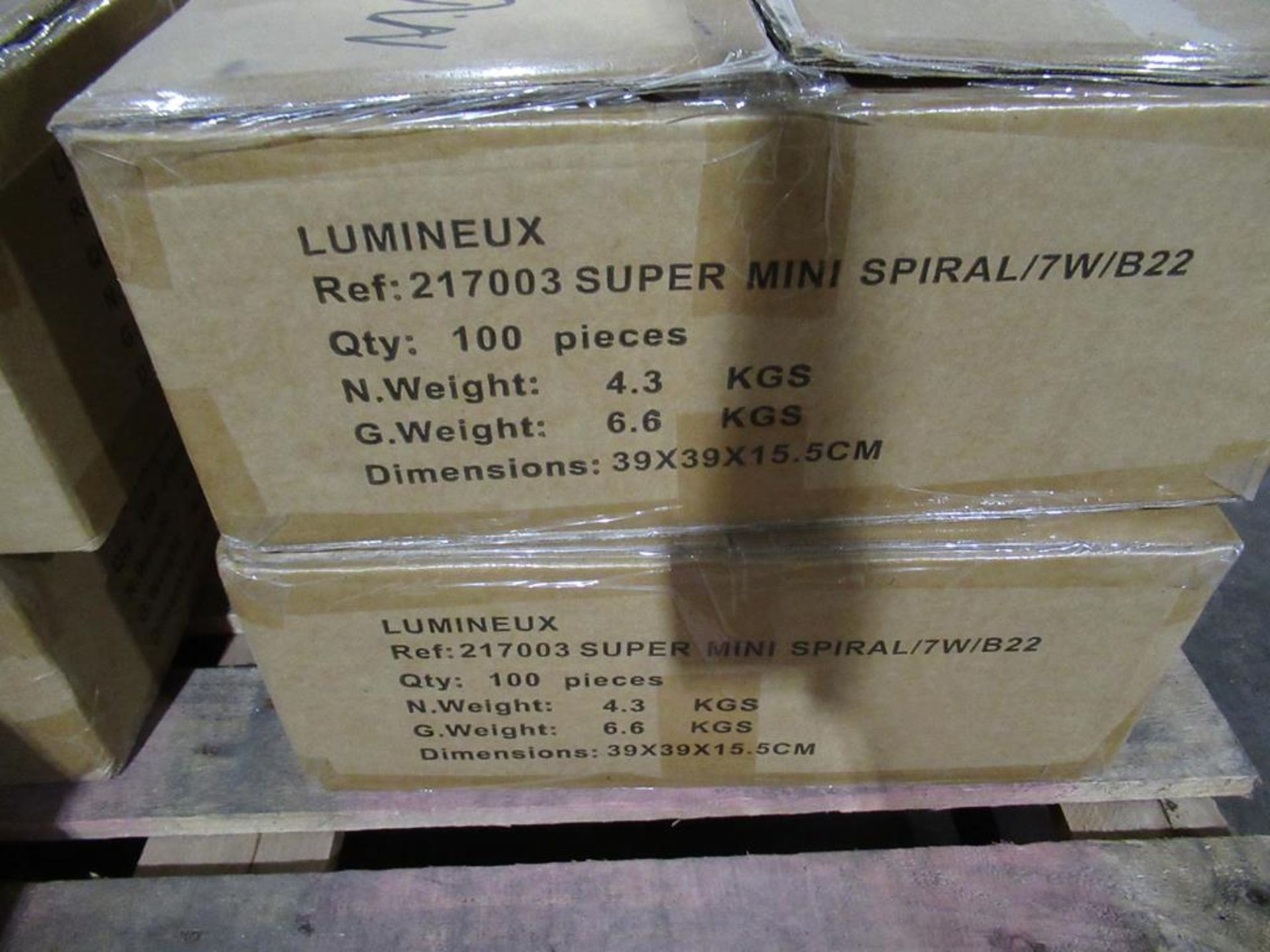 200 x Lumineux 7W Thumberlina B22 4200K 220-240V OEM Trade Price £490 - Image 3 of 3