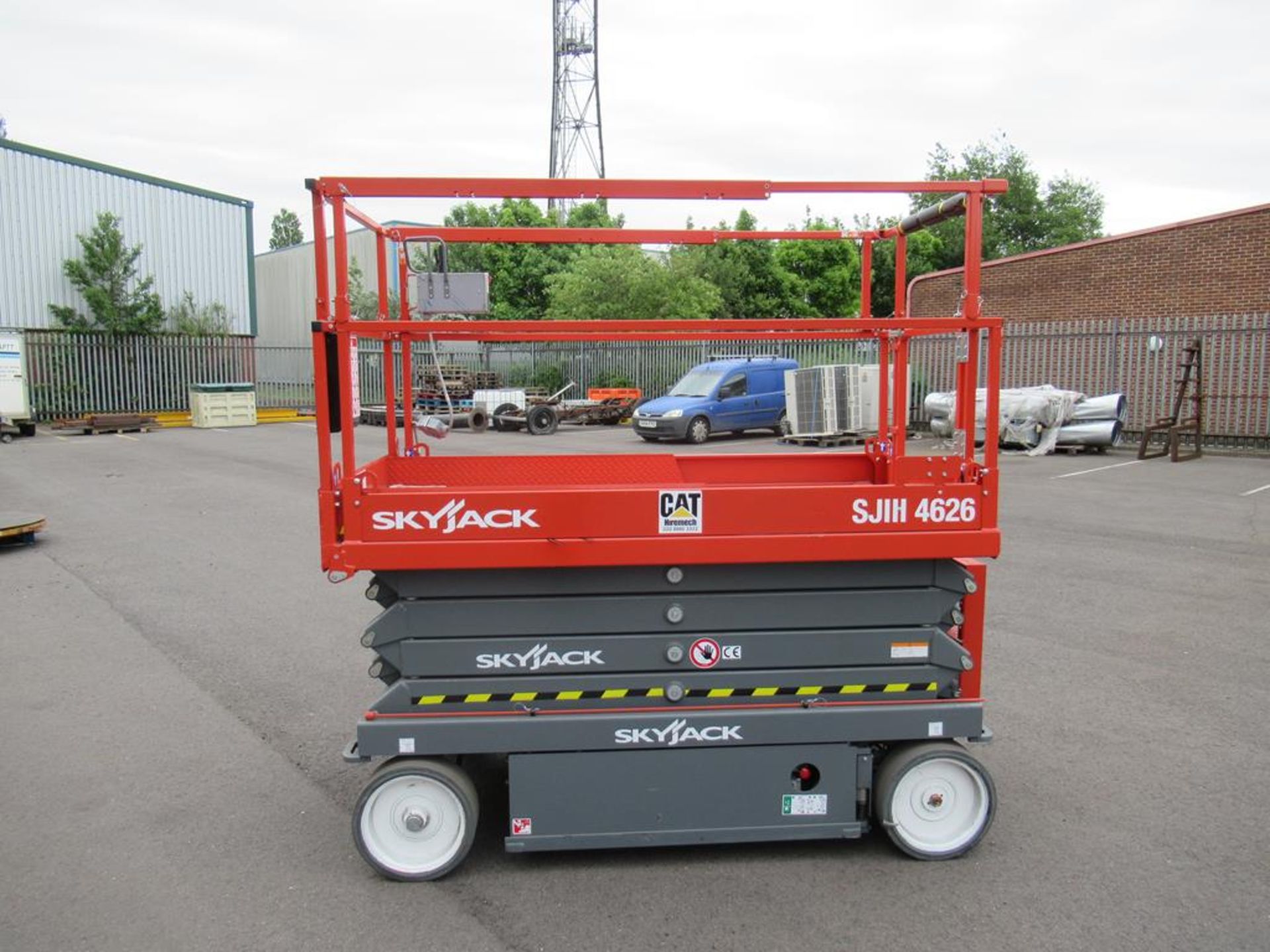 Skyjack SJIII 4626 DC ELECTRIC Scissor Lift - NO BUYERS PREMIUM - Image 4 of 16