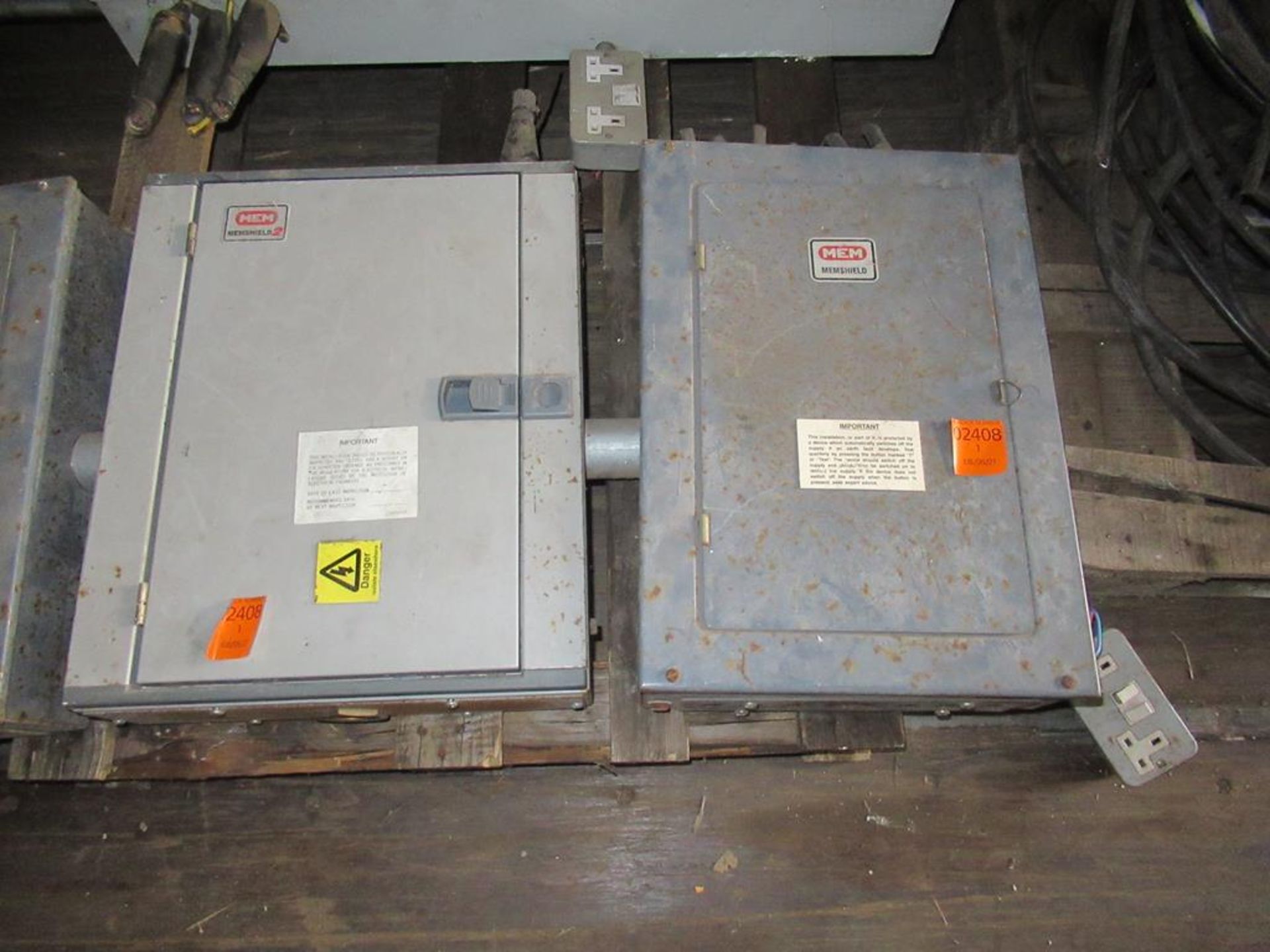 Pallet to contain Qty of Fuse Boxes and Switch Boxes - Image 2 of 4