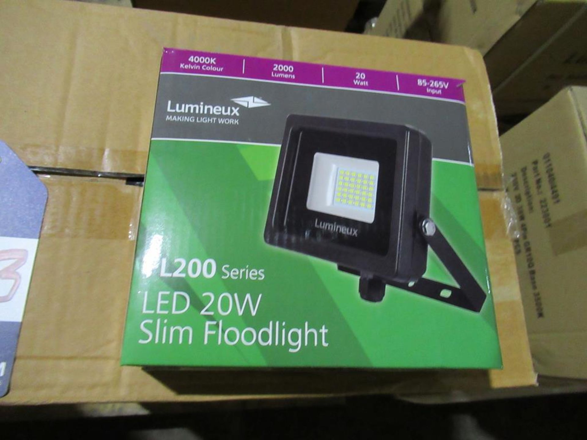 40 x LED 20W Slim Floodlight 4000K 85-265V OEM Trade Price £960