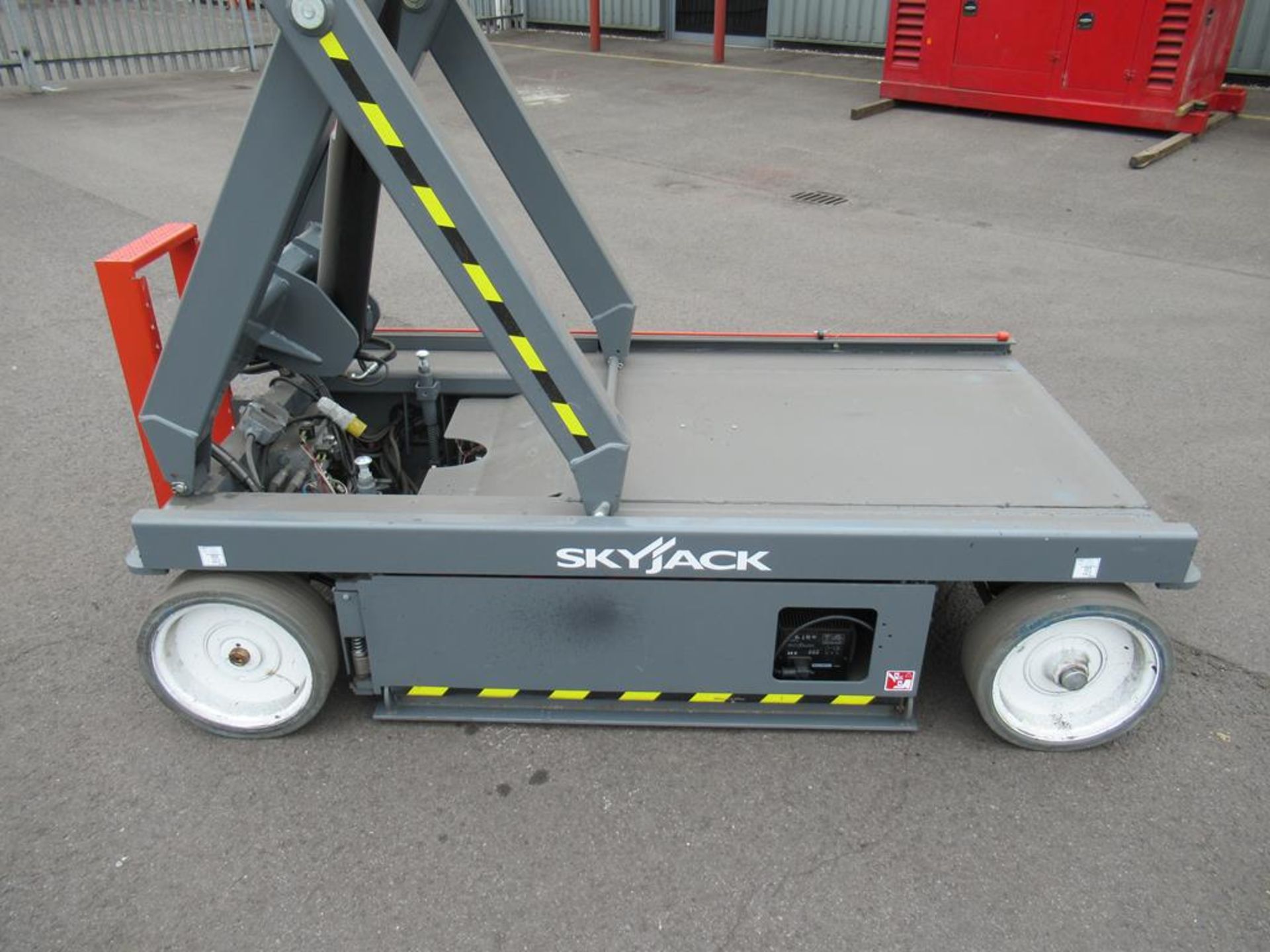 Skyjack SJIII 4626 DC ELECTRIC Scissor Lift - NO BUYERS PREMIUM - Image 16 of 16