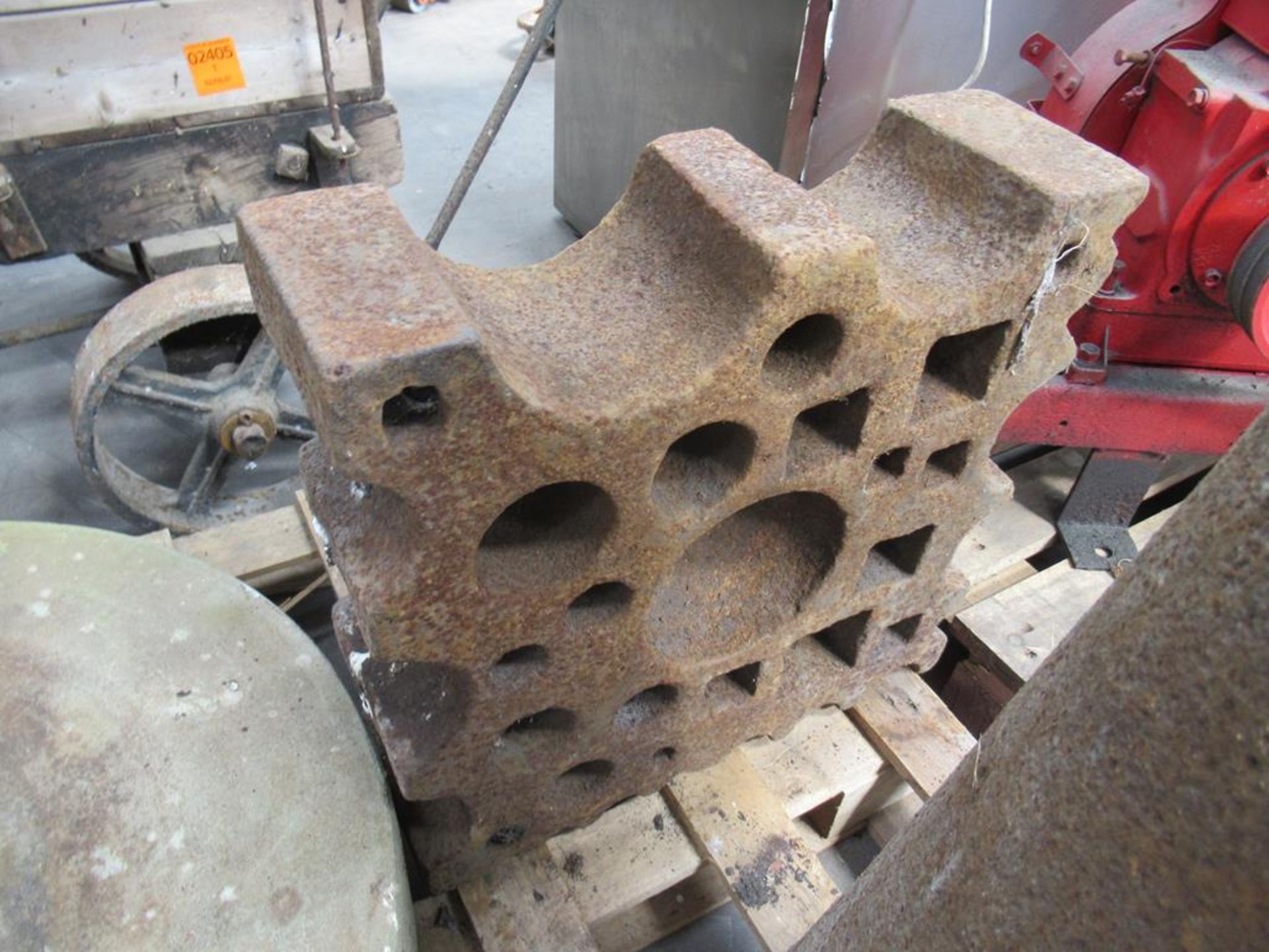 Blacksmiths Mandrel Cone, Together with a 19" Blacksmiths Swage Block - Image 3 of 4