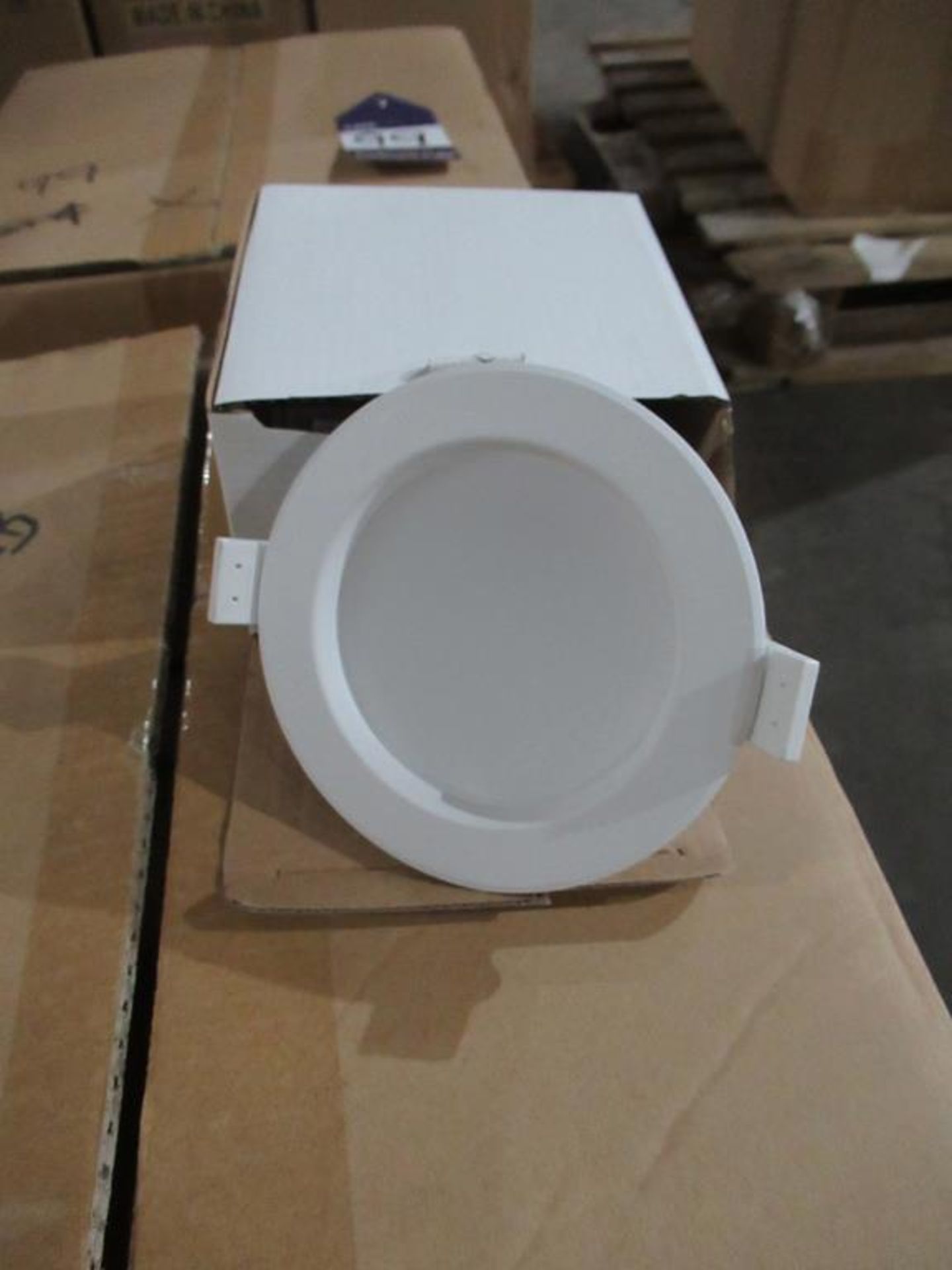 24 x LED 4.5 inch dia 7.5W Downlight 6000K White Trim OEM Trade Price £360 - Image 2 of 4