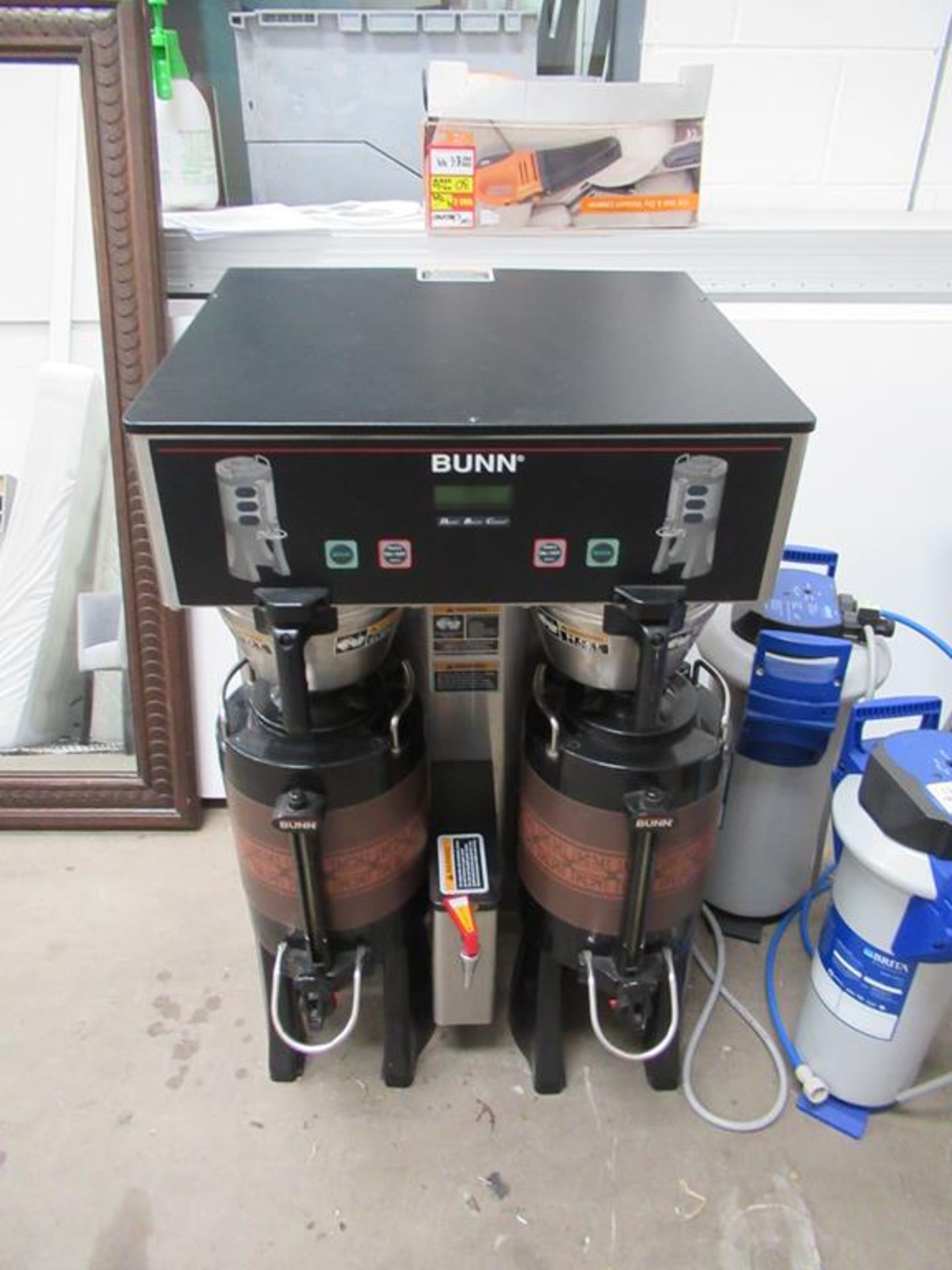 Bunn Dual TF DBC CE230/400V commercial coffee maker S/N DUAL091310 with 2 x Brita water treatment un