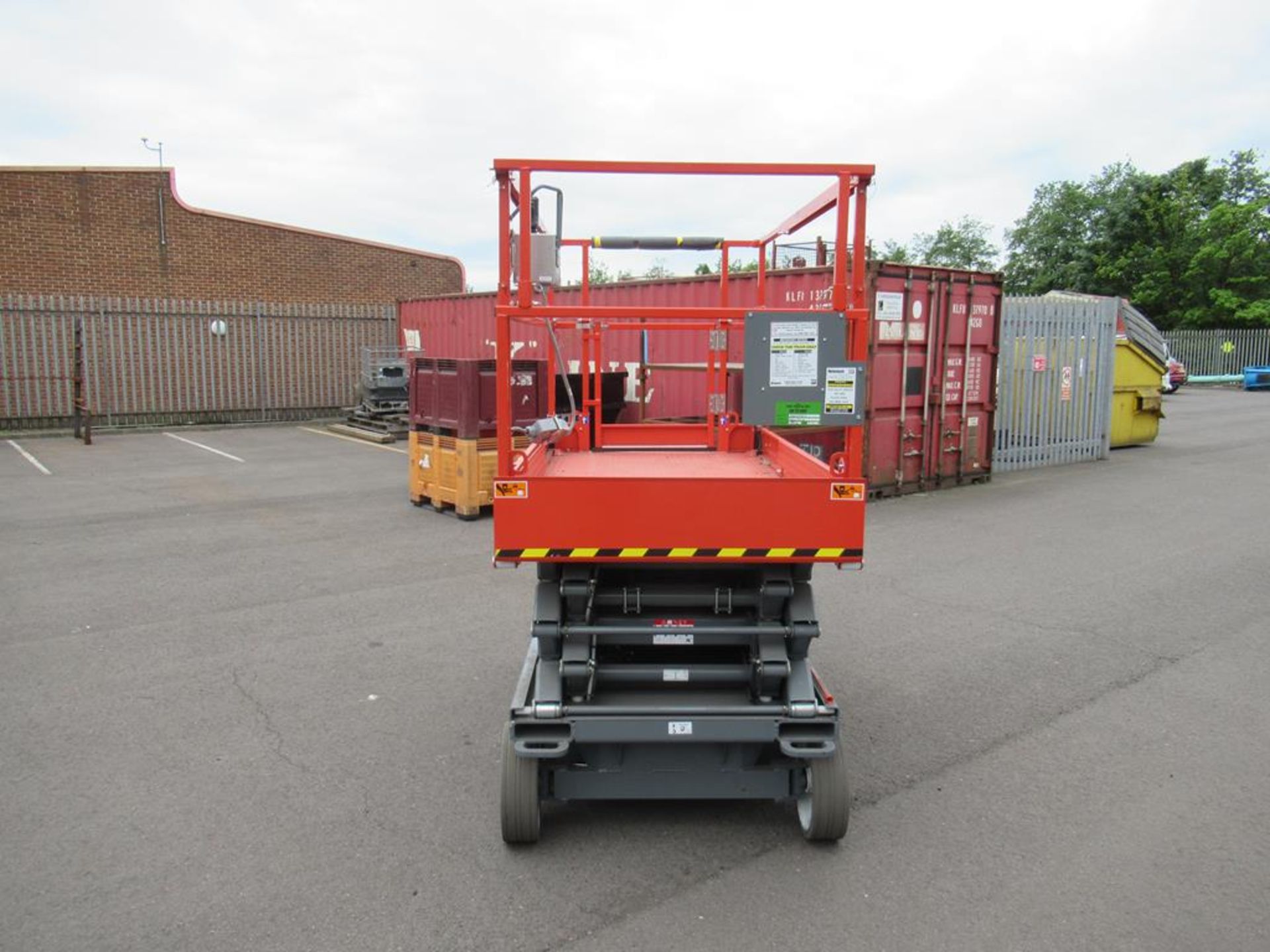 Skyjack SJIII 4626 DC ELECTRIC Scissor Lift - NO BUYERS PREMIUM - Image 2 of 16