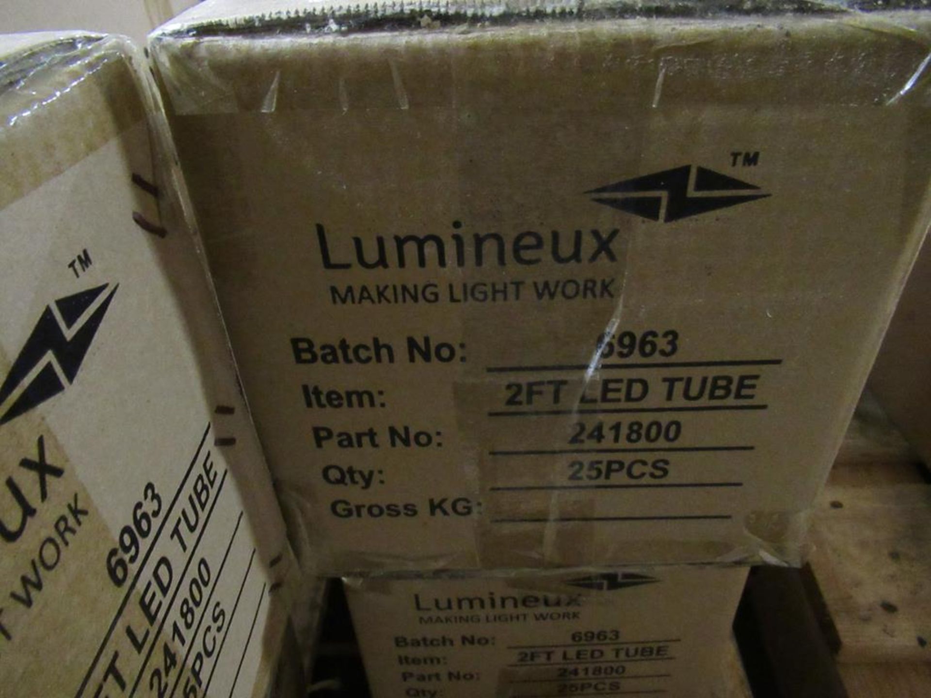 50 x Lumineux 2ft LED Tube 10W 4000K 1050lm 85-265V OEM Trade Price £367 - Image 3 of 3