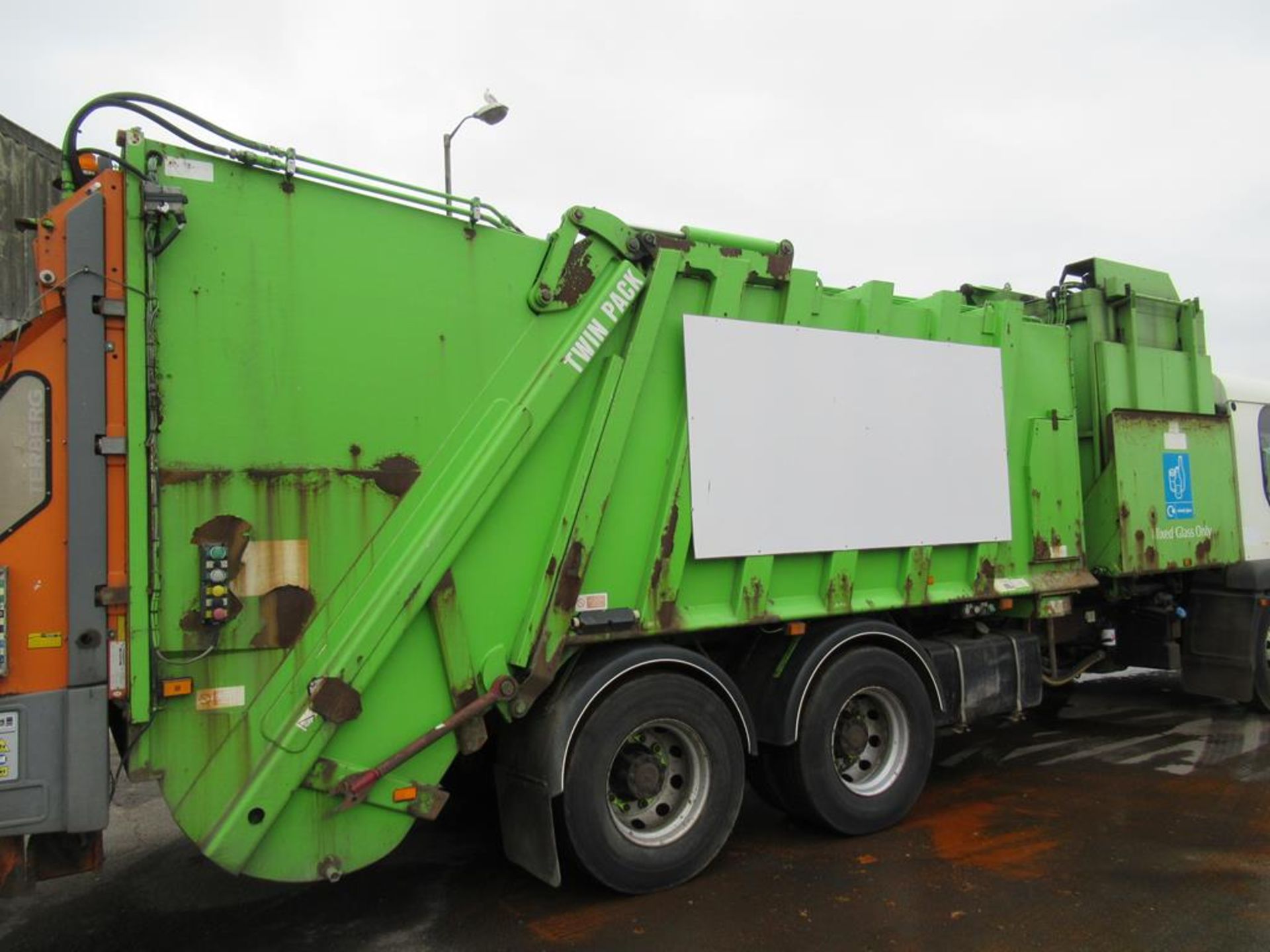 Dennis Eagle Elite 2 One Pass Refuse Collection Vehicle - Image 15 of 34