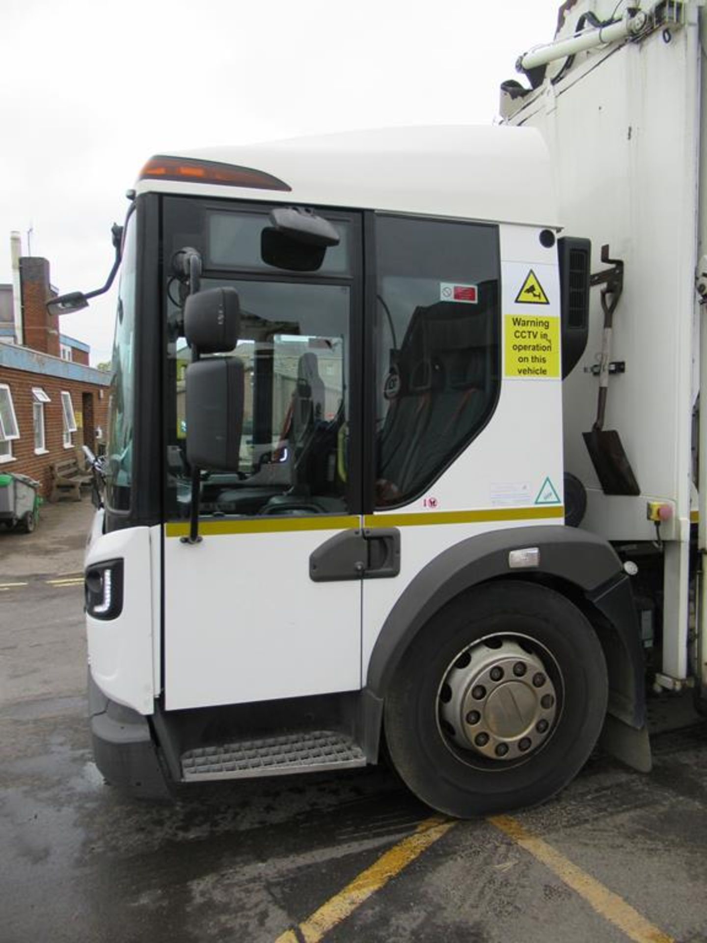 2014 Dennis Elite 6 Top Loader Refuse Collection Vehicle - Image 7 of 38