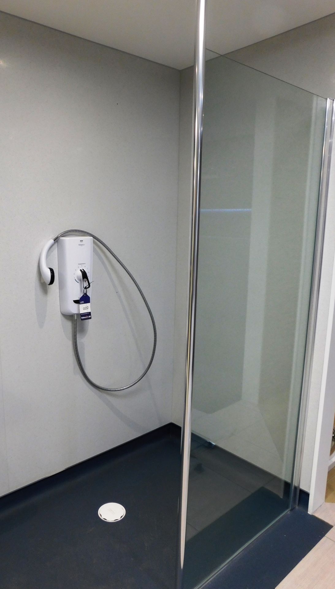 Mira Electric Shower System, Shower Screen Ideal B - Image 2 of 3