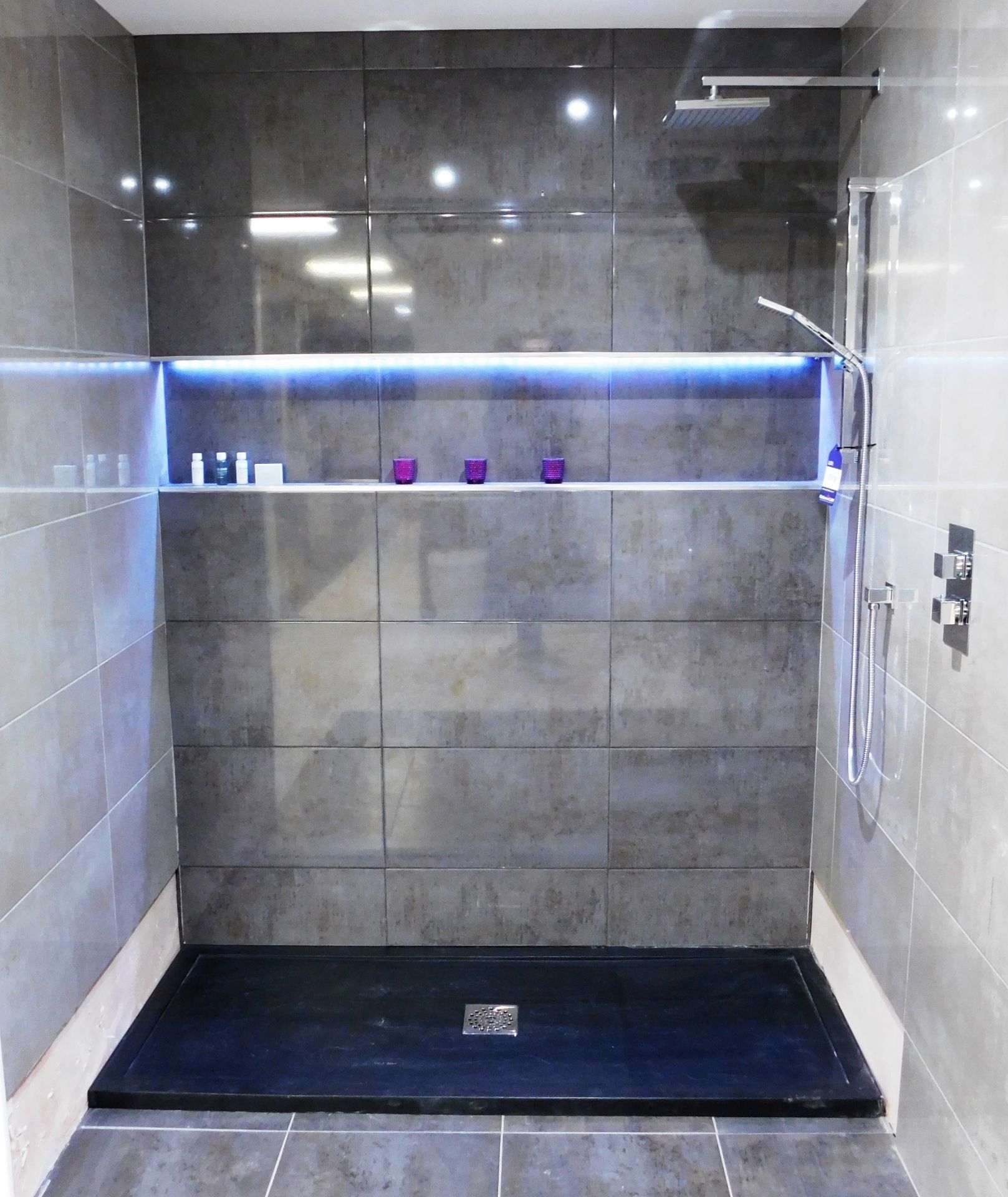 Black Shower Tray Approx. (1700 x 700), Kelia Show