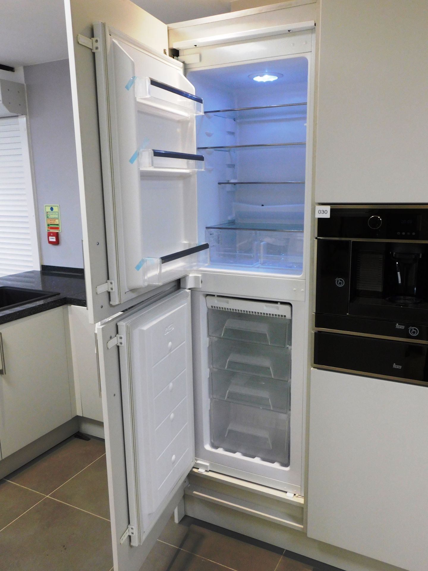 Kitchen Set to include L Shaped Granite Worktop/Br - Image 6 of 8