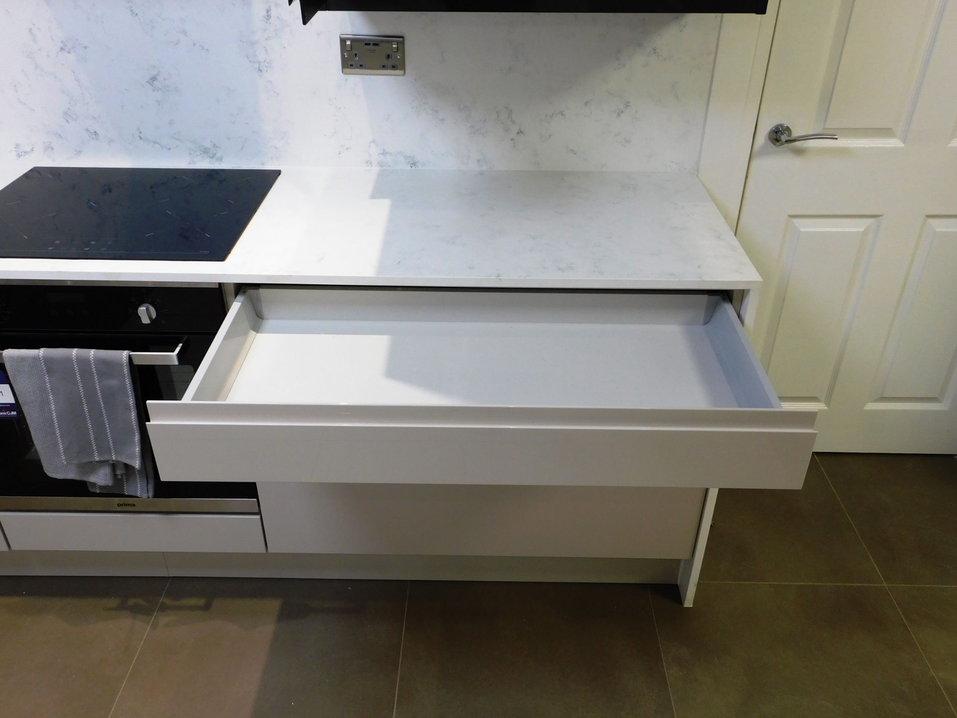 Kitchen Set to include L Shaped White Marble Effec - Image 5 of 6