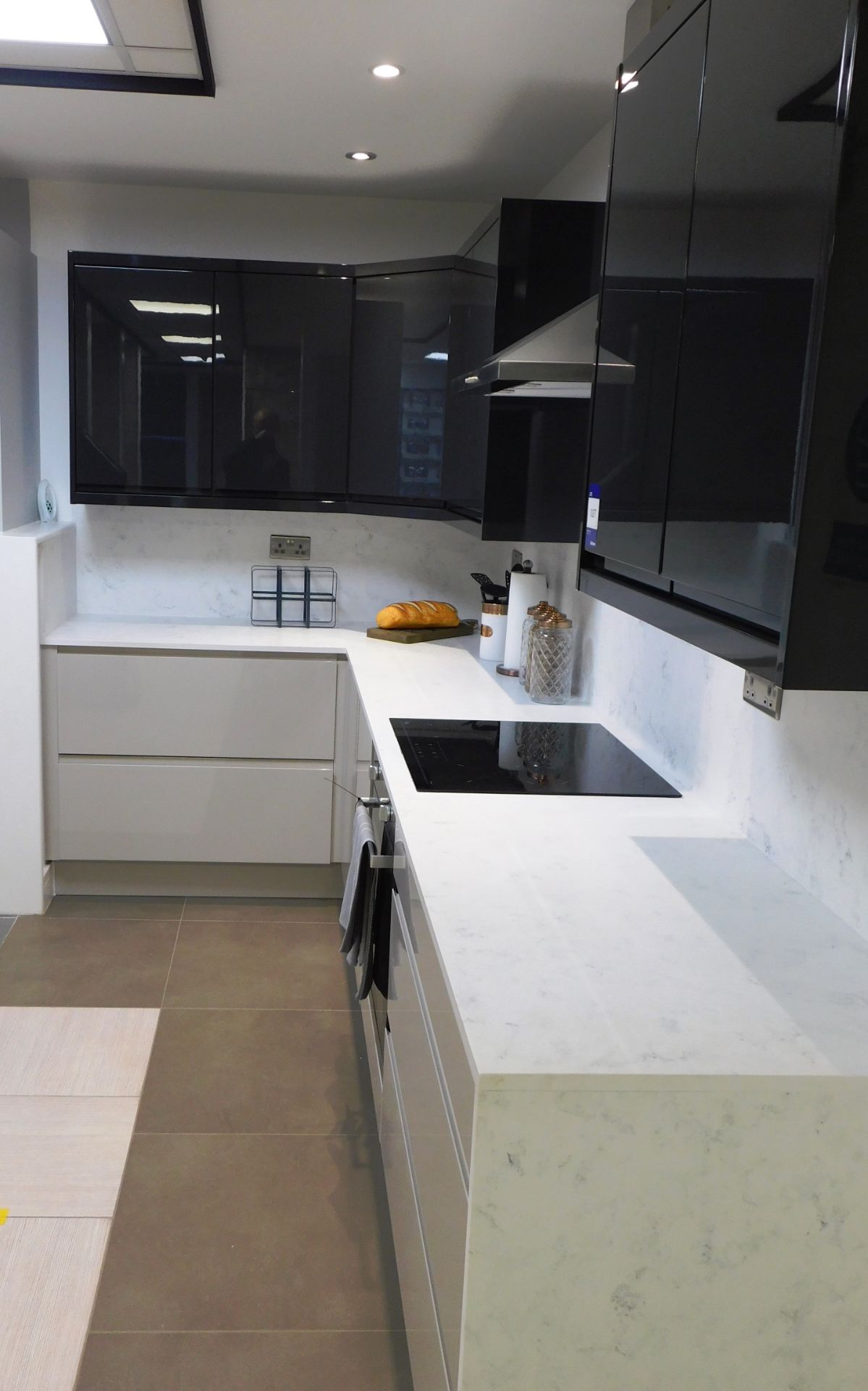 Kitchen Set to include L Shaped White Marble Effec - Image 3 of 6