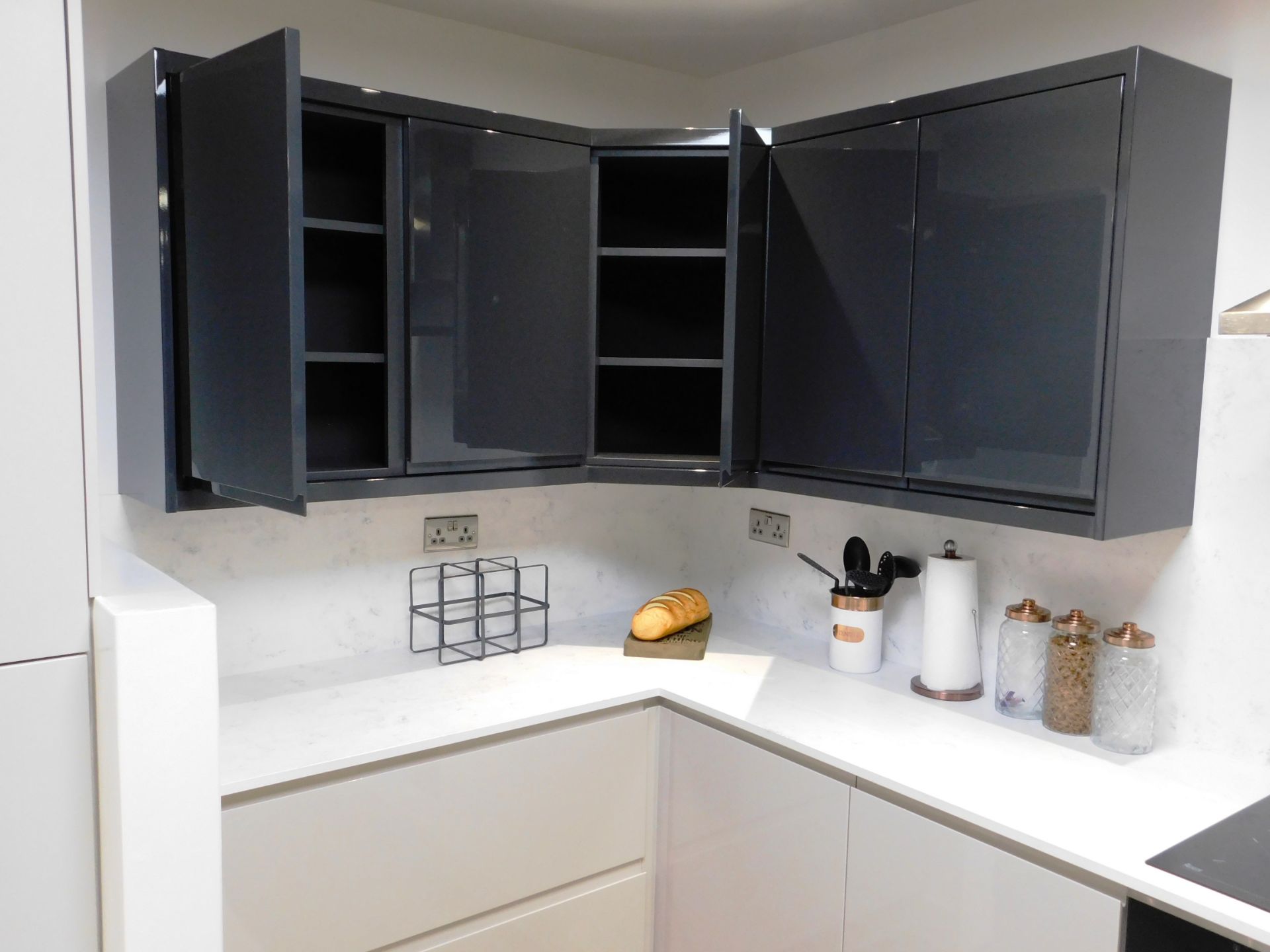 Kitchen Set to include L Shaped White Marble Effec - Image 4 of 6