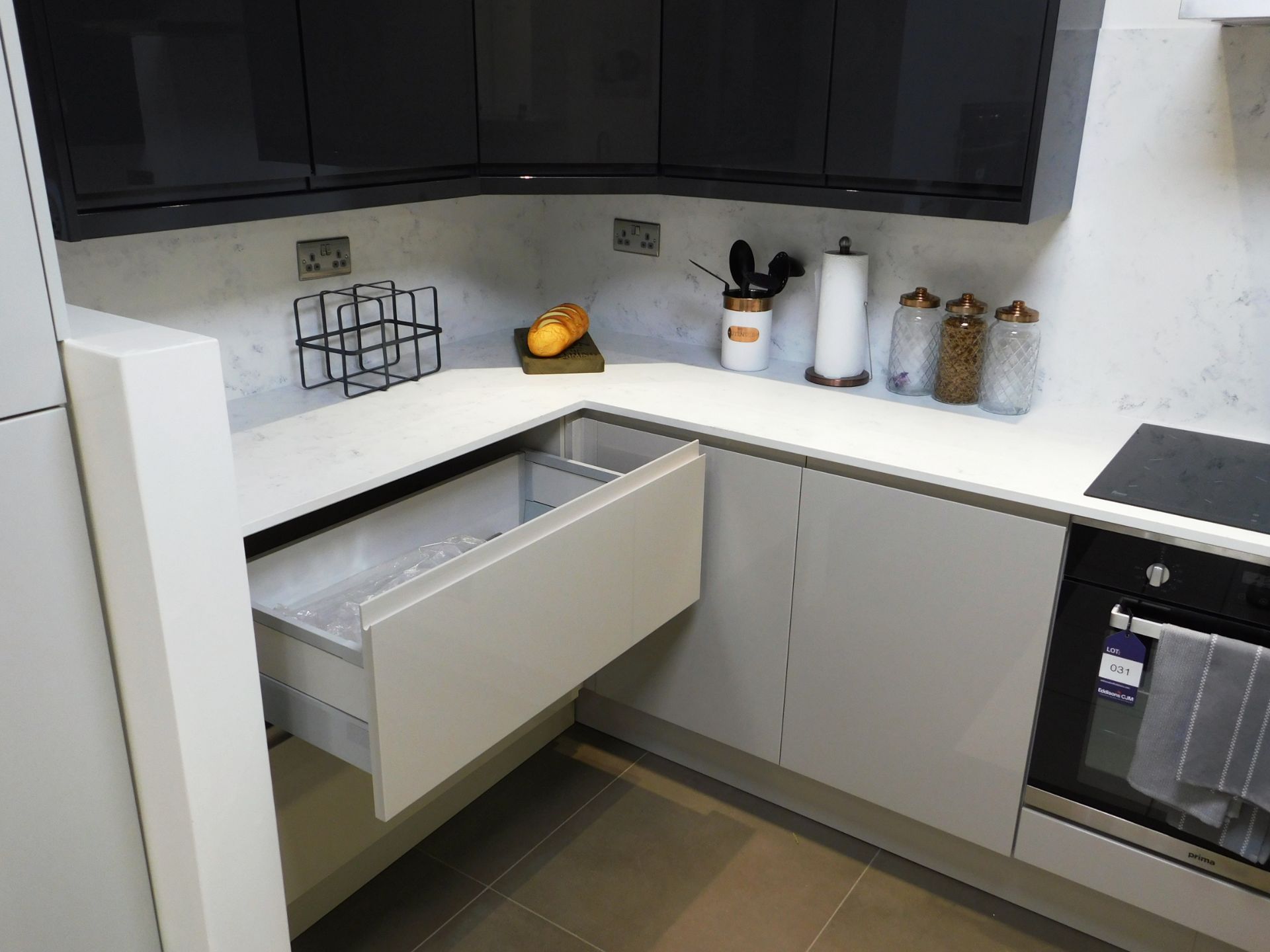 Kitchen Set to include L Shaped White Marble Effec - Image 6 of 6