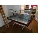 Display Serve Over Counter 1,400mm