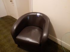 2 x Leather effect tub chair’s