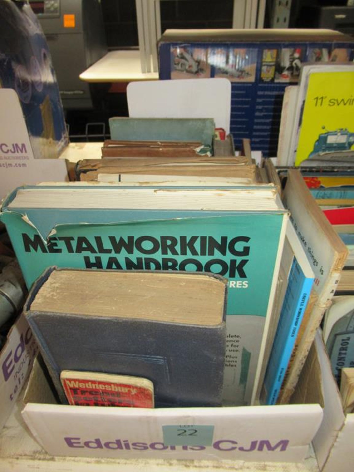 2 boxes of various Model Making and Metal Working Books and Pamphlets - Image 3 of 4