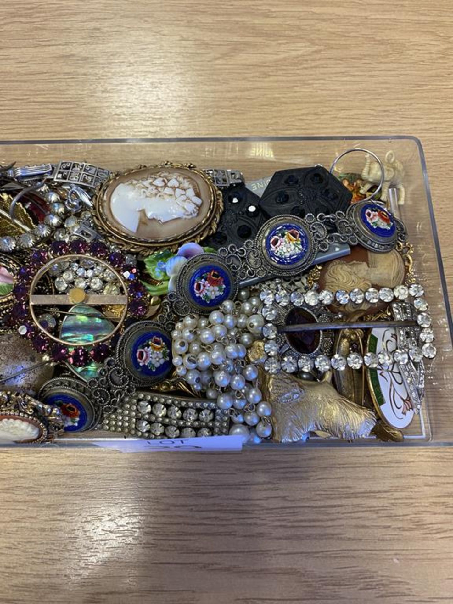 Vintage Costume Jewellery including a Micro Mosaic Bracelet, Cameo Type Brooches - Image 3 of 3