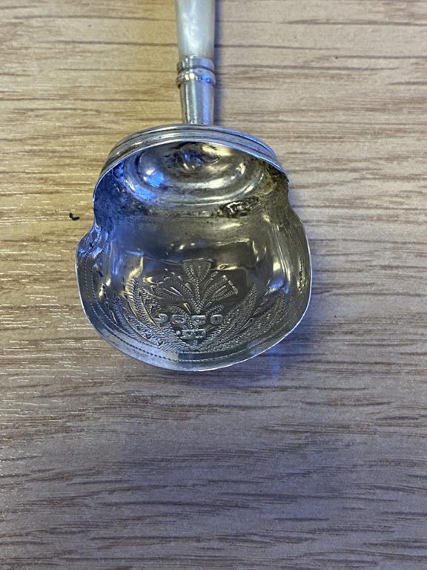 Hillard and Thompson Hallmarked Victorian Silver Caddy Spoon, Mother of Pearl Handle - Image 2 of 2