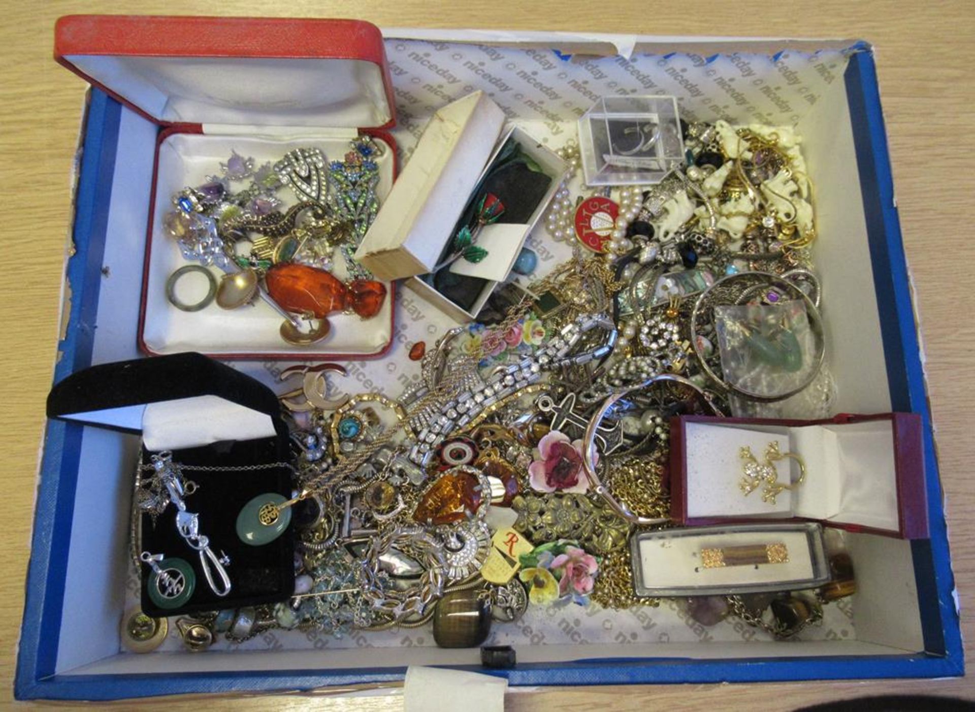 Amber Pendant, Jade Pendants, Silver Chains, Art Deco Paste Brooches, Boucherer Brooch, Freshwater P