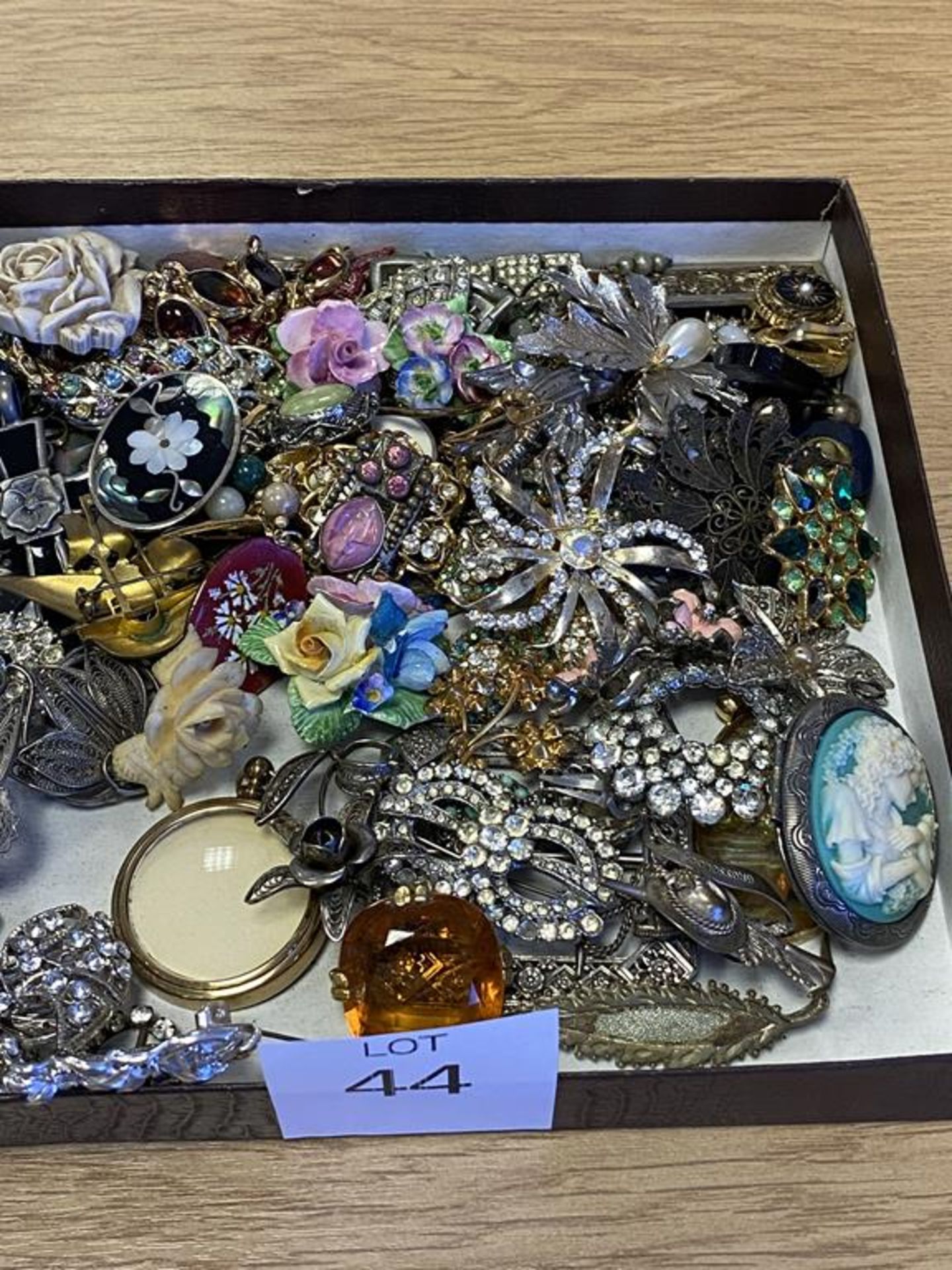 Large Collection of Vintage Costume Jewellery - Image 3 of 3