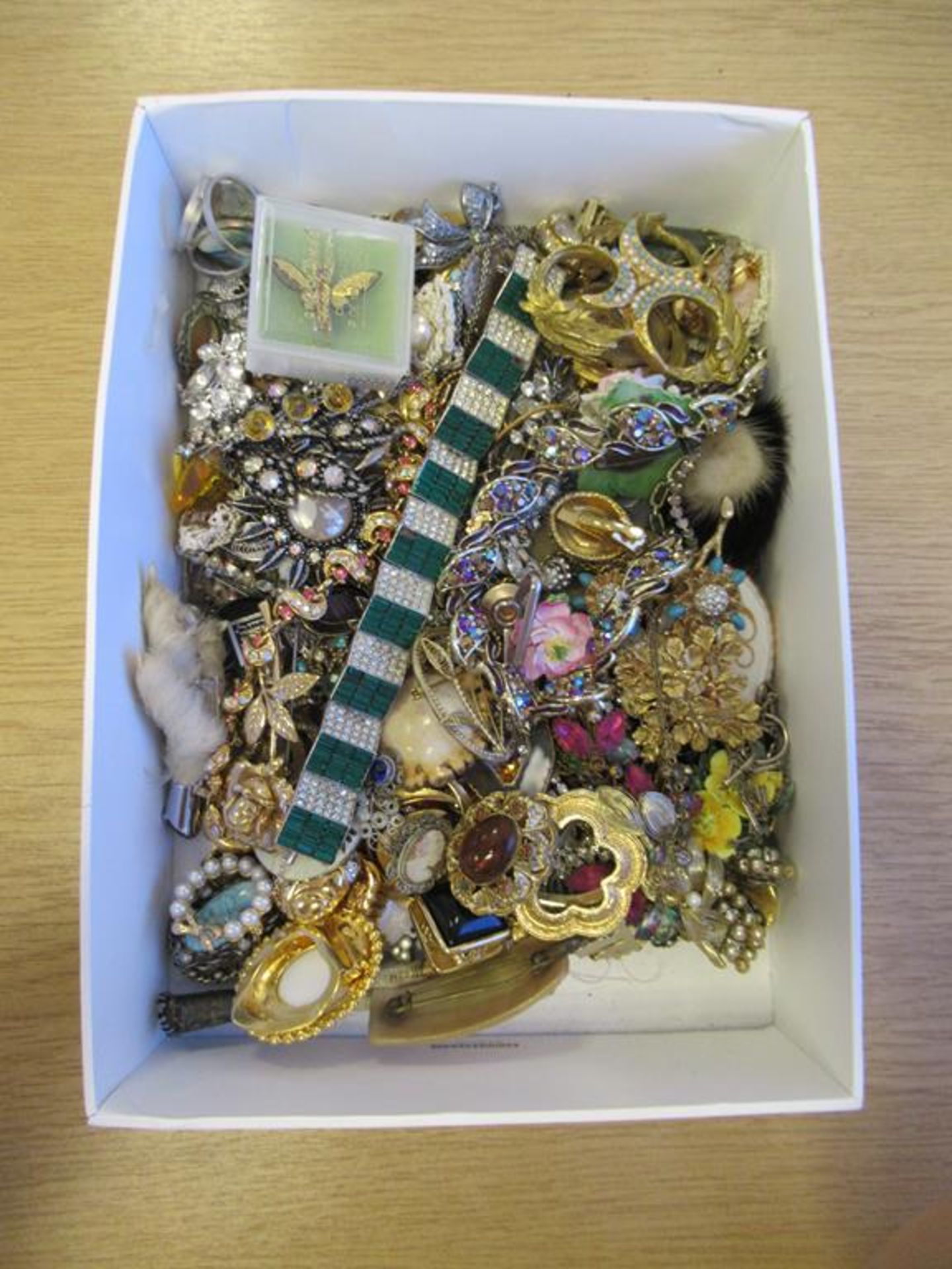 Art Deco, Marcasite, Shell Cameo and Vintage Paste Jewellery - A large selection