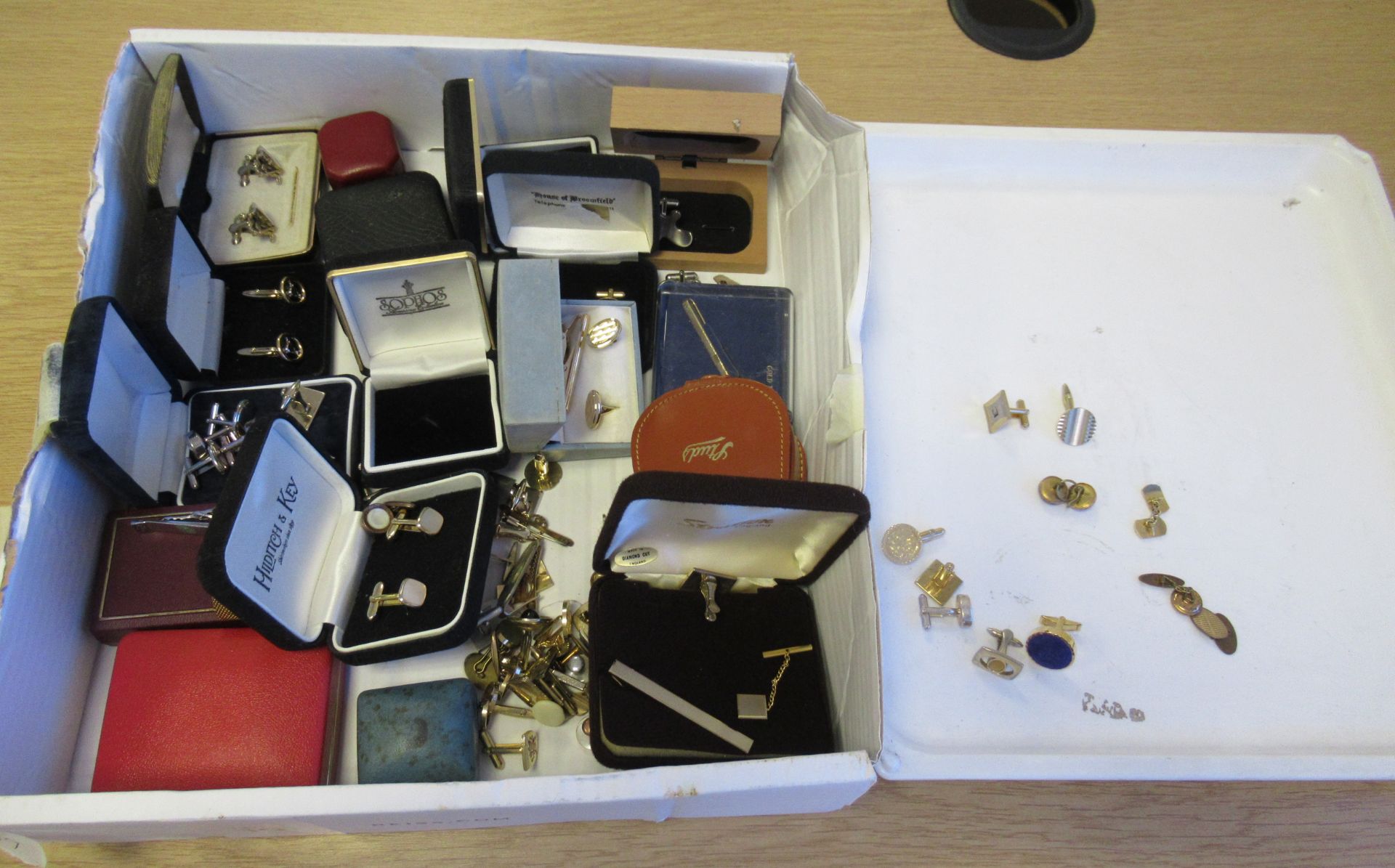 Large Quantity Vintage Cufflinks, Tie Clips etc