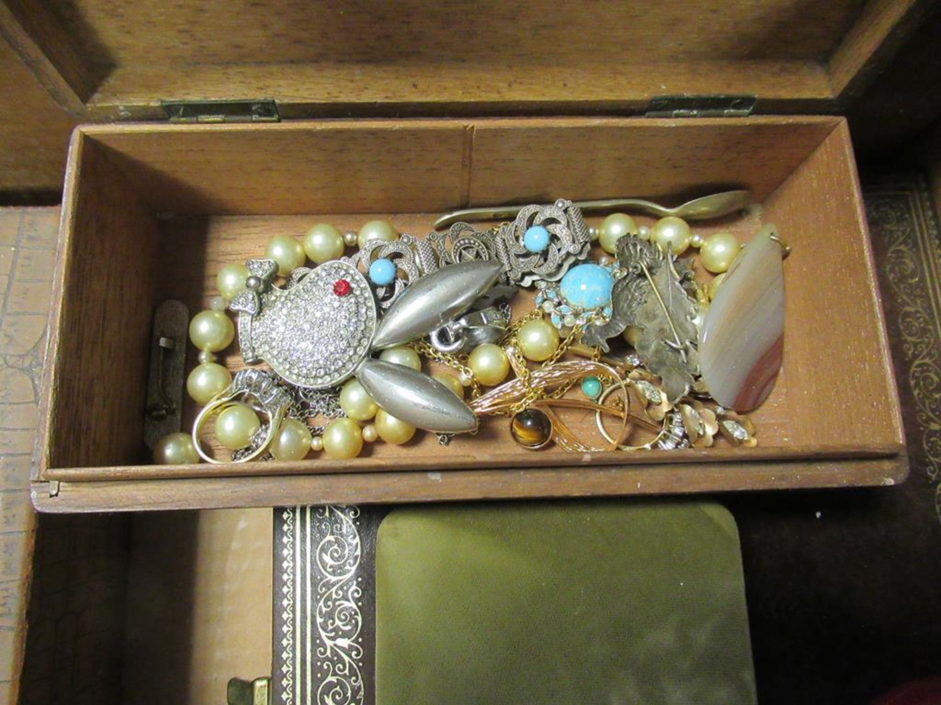 Large Collection of Vintage Costume Jewellery in Seven Vintage Boxes to include a collection of Mone - Image 6 of 10