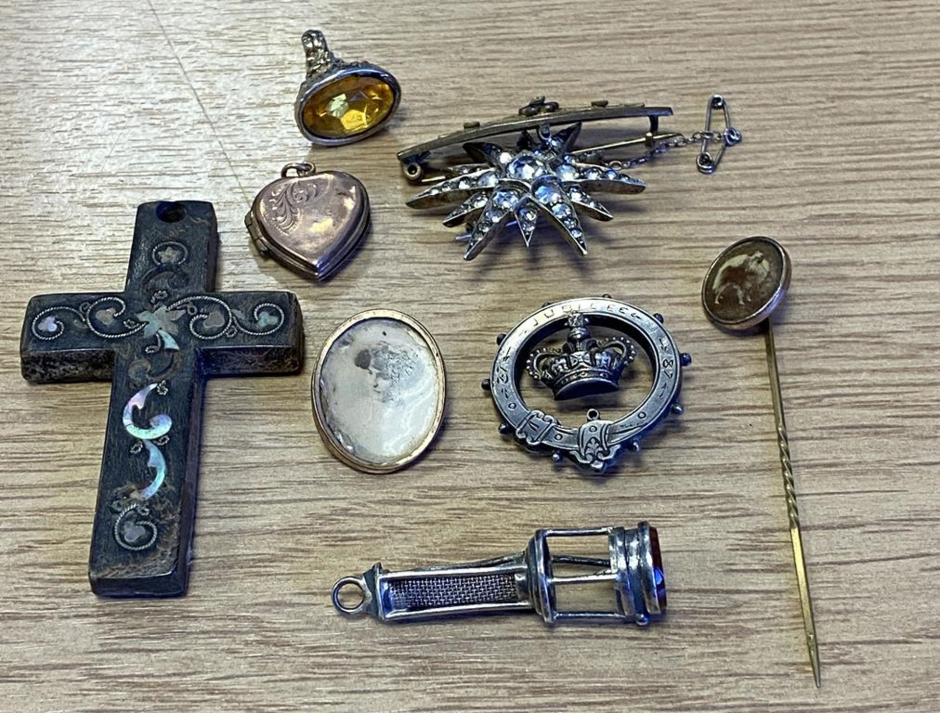 Victorian Jewellery to include a Silver & Paste Star Brooch,Silver Lantern Seal with Carn chain Matr