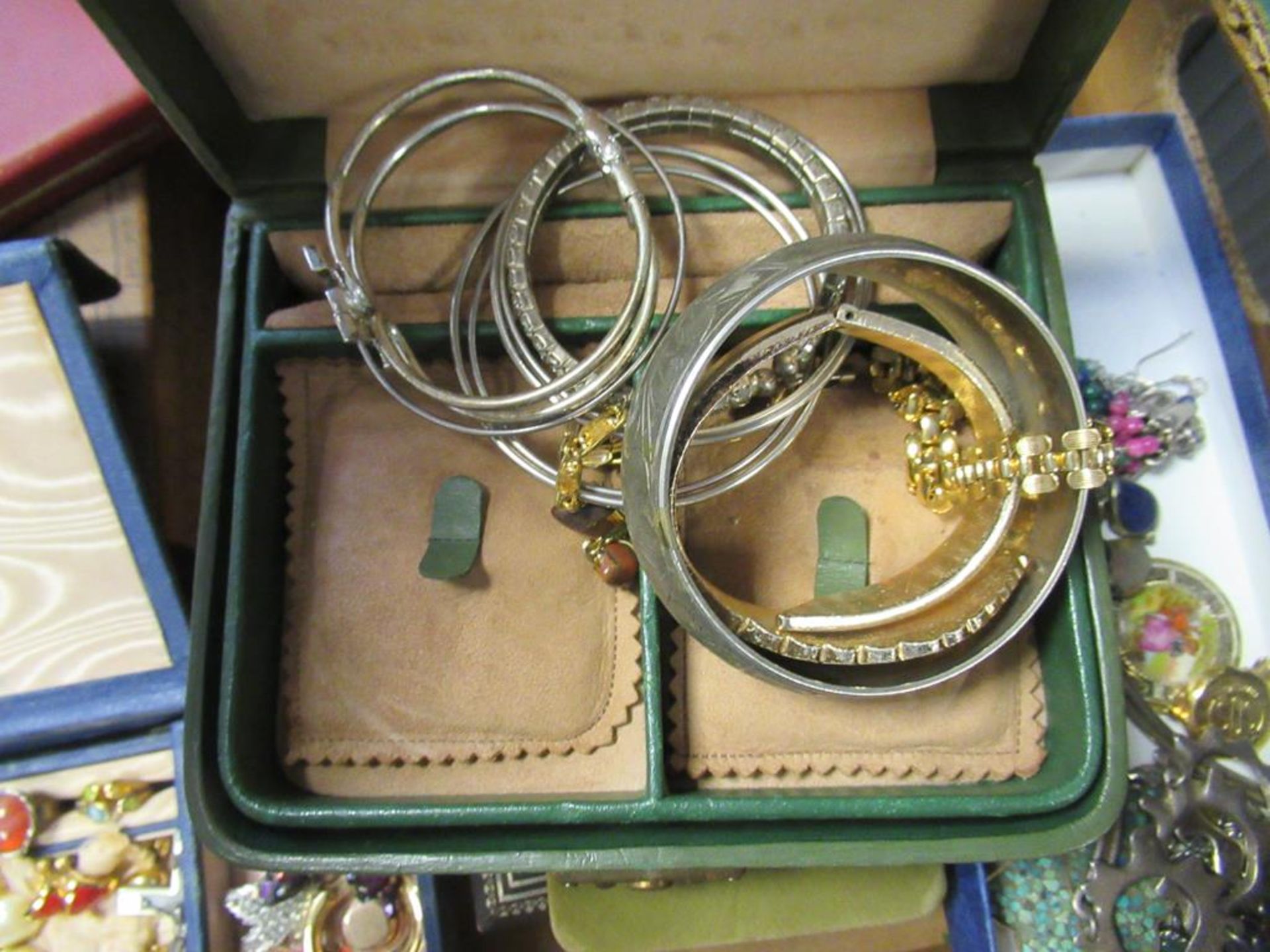 Large Collection of Vintage Costume Jewellery in Seven Vintage Boxes to include a collection of Mone - Image 3 of 10