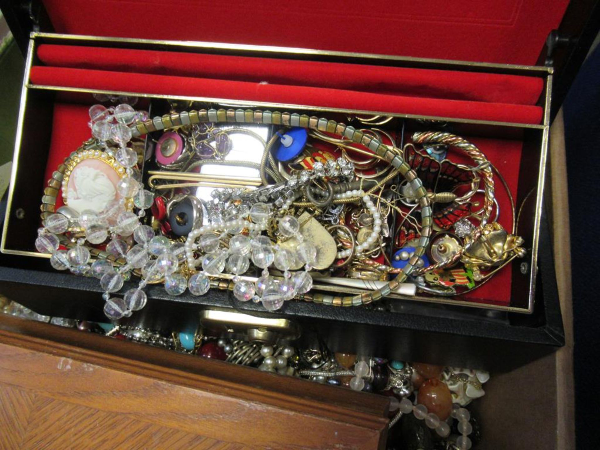 An Enormous Collection of Vintage Costume Jewellery Including some Natural Gemstone Pieces - Image 2 of 5