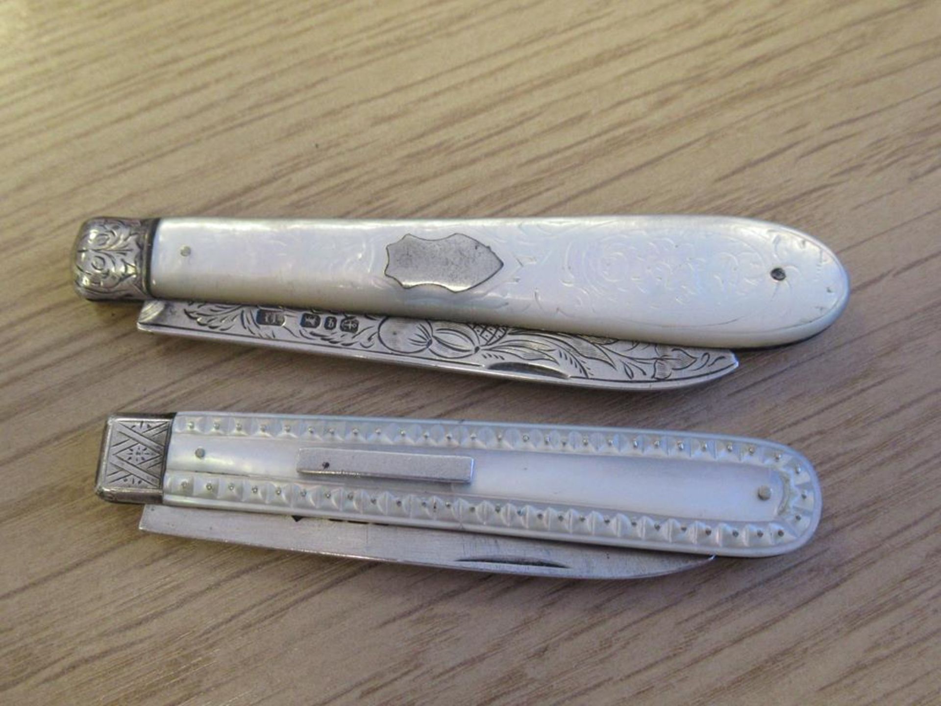 2 x Victorian Silver and Mother of Pearl Fruit Knives, each hallmarked - Image 3 of 3