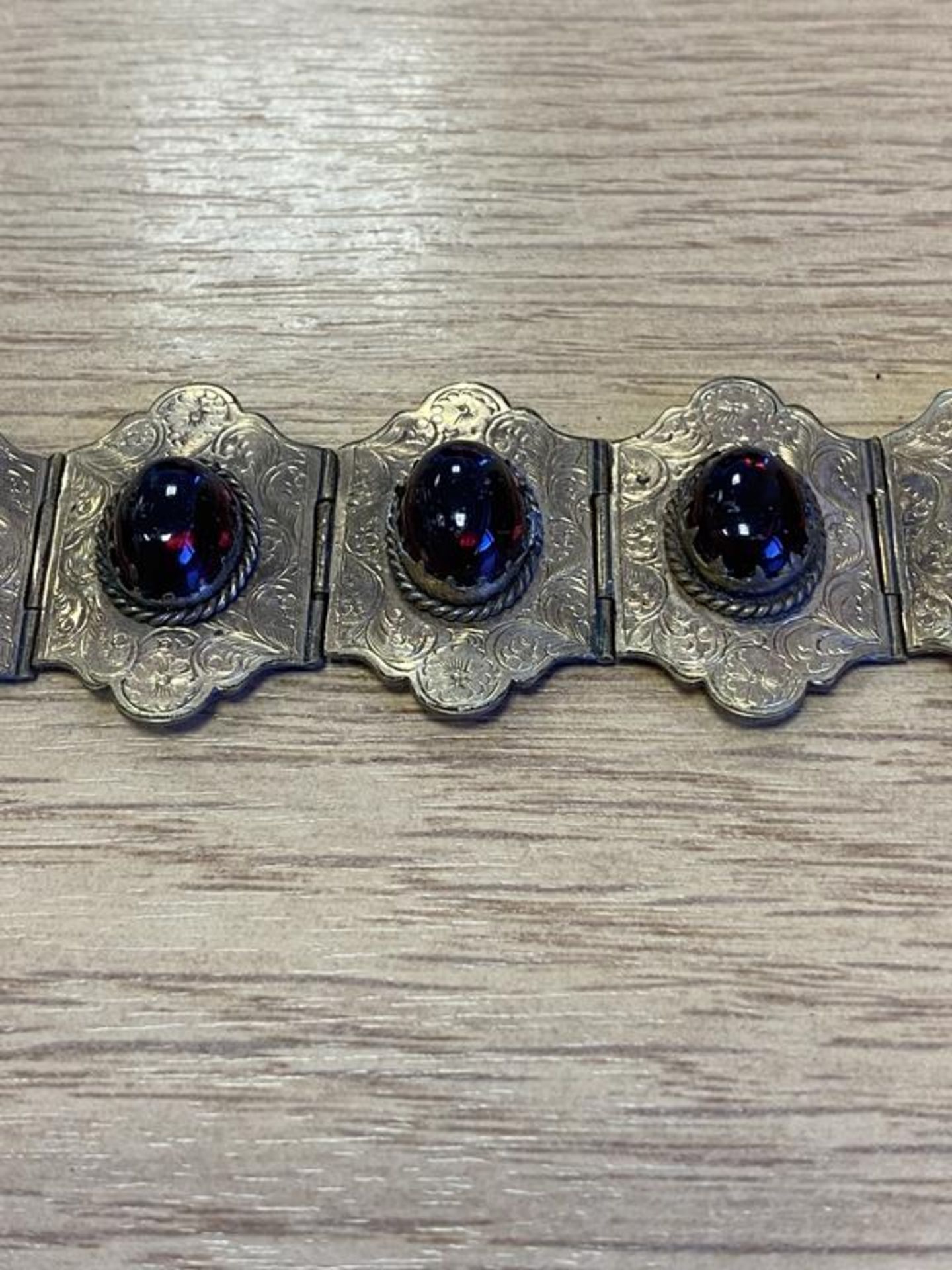 Antique Cabochon Bracelet, finely engraved - Image 2 of 3