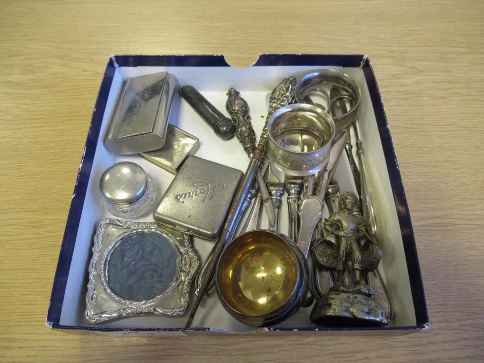 Silver Photo Frame Birmingham 1905, Silver Topped Jar, London Silver Cheroot Holder, 11 Various Hall