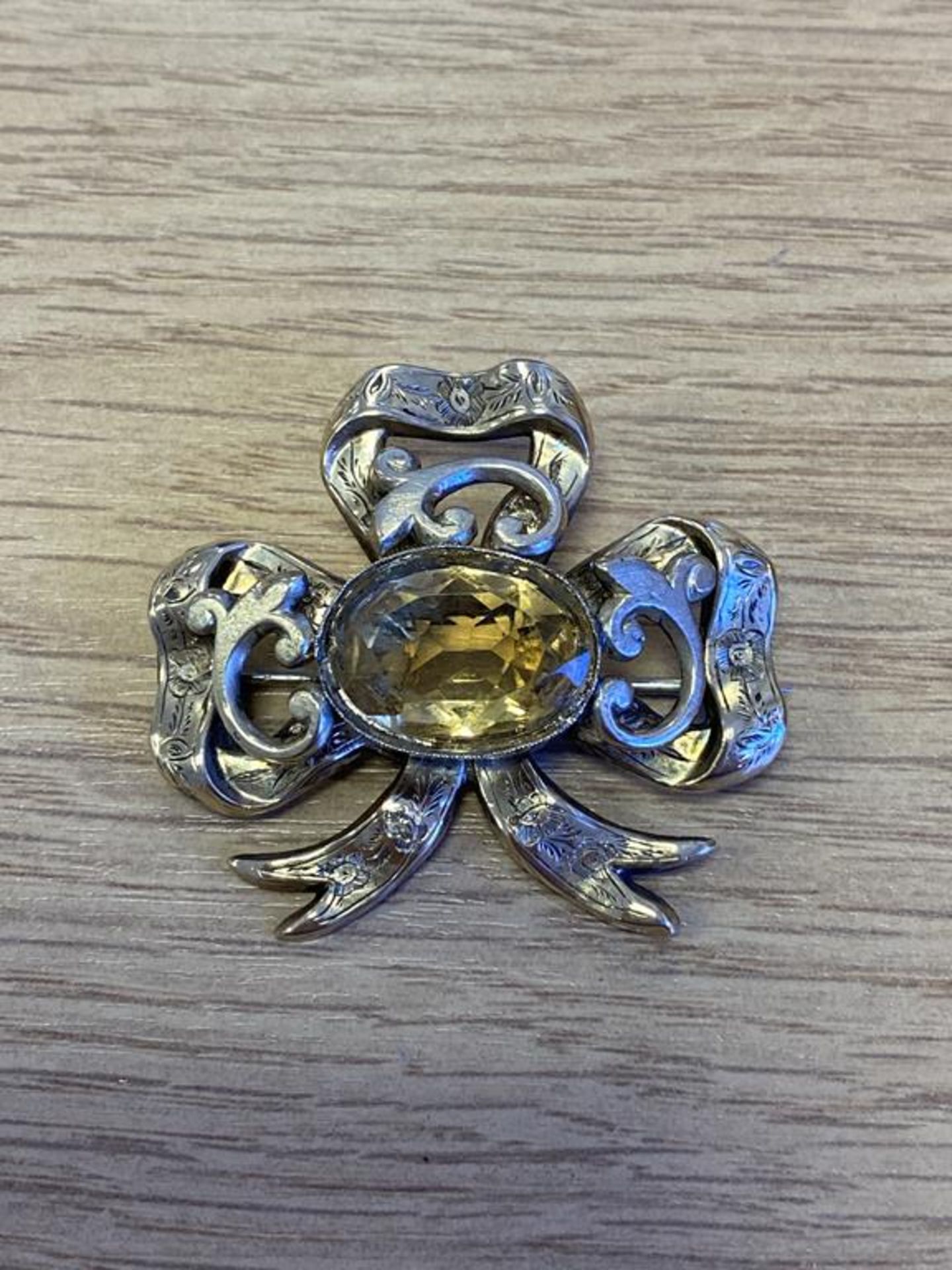 C19th Citrine Bow Brooch, Yellow Metal, apparently unmarked