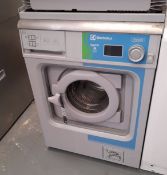 Electrolux Lagoon W555H commercial washing machine (Serial Number: 60055 / 0153947, Year: 2016,