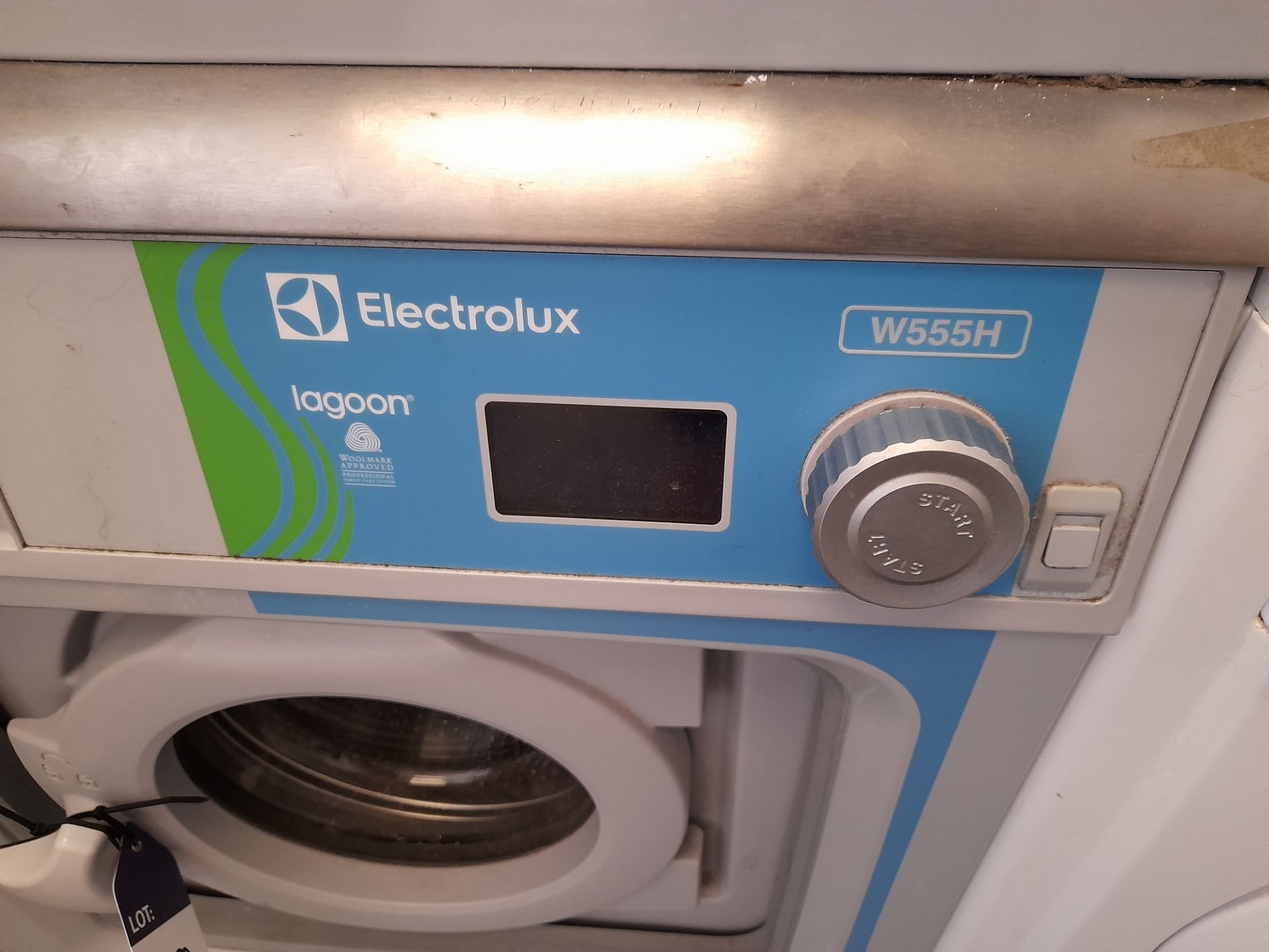 Electrolux Lagoon W555H commercial washing machine (Serial Number: 60055 / 0153947, Year: 2016, - Image 3 of 10